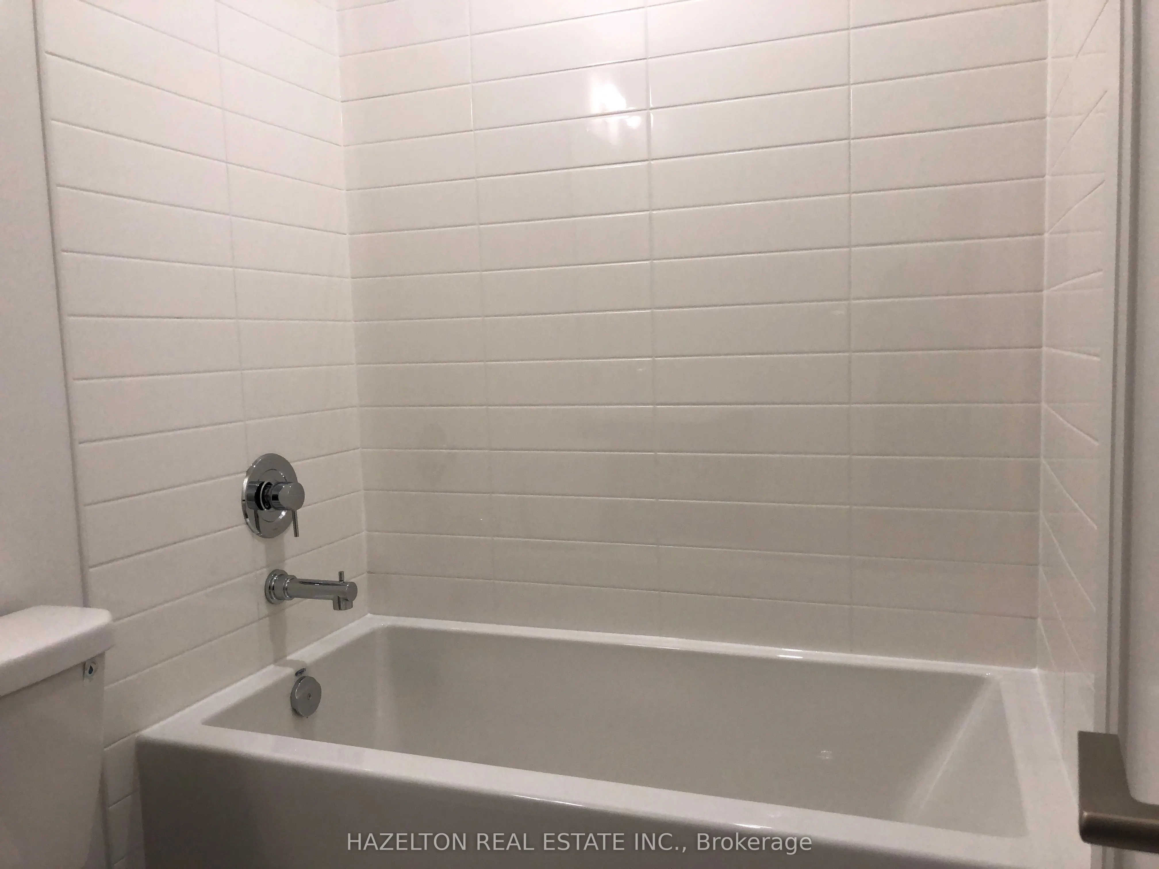 27 Bathurst Street, #212W