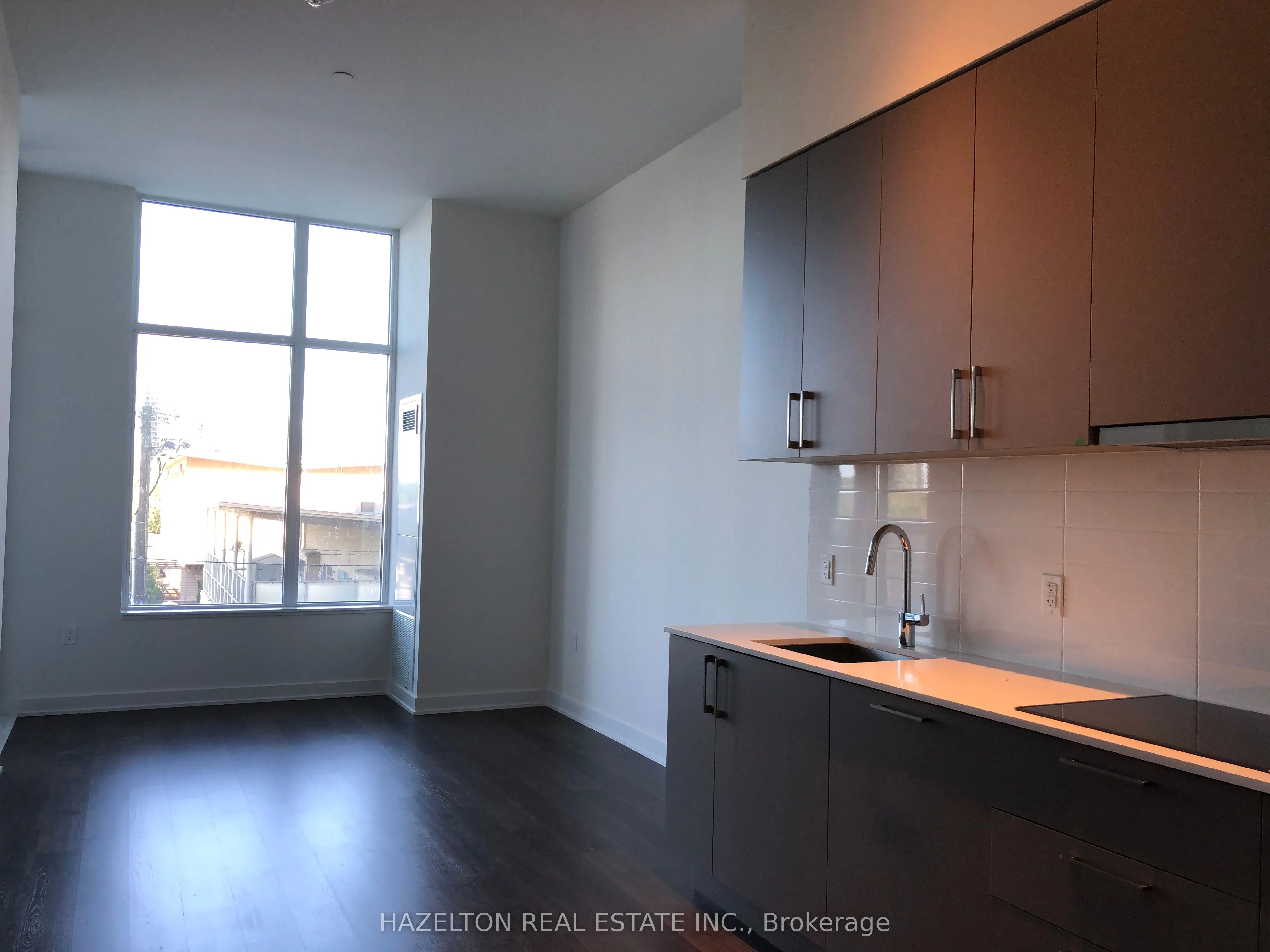 27 Bathurst Street, #212W