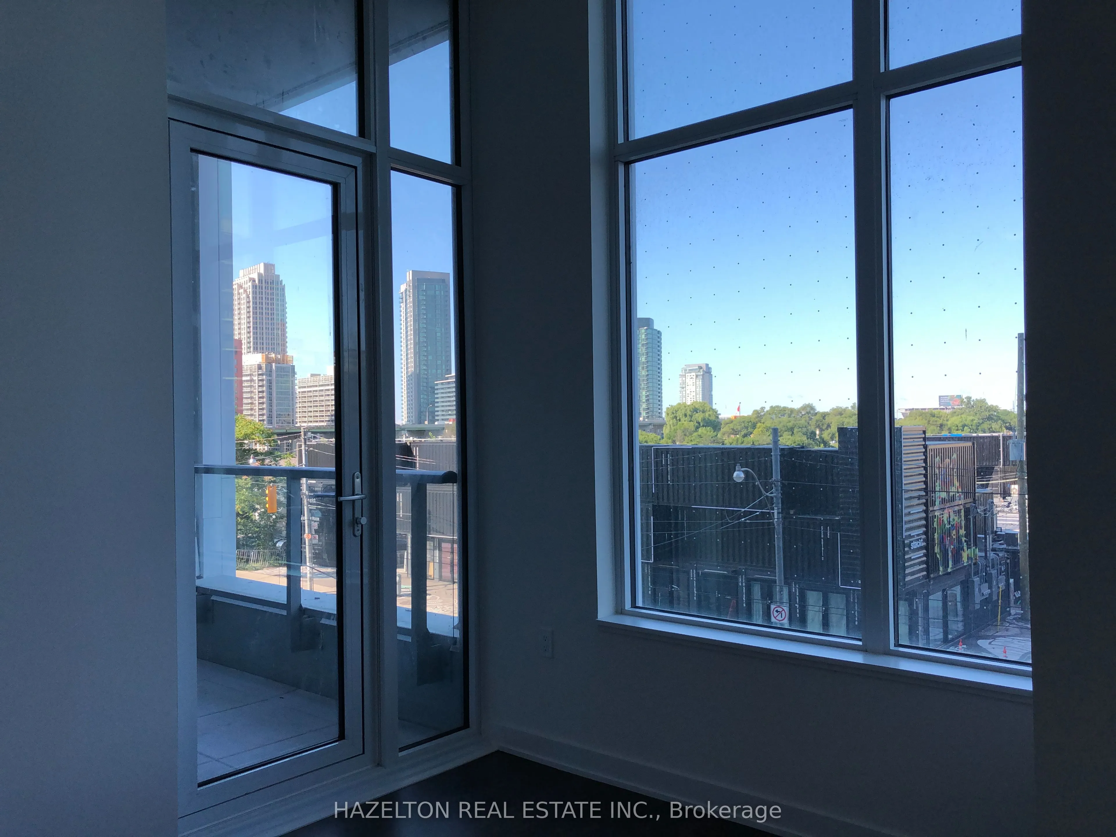 27 Bathurst Street, #212W