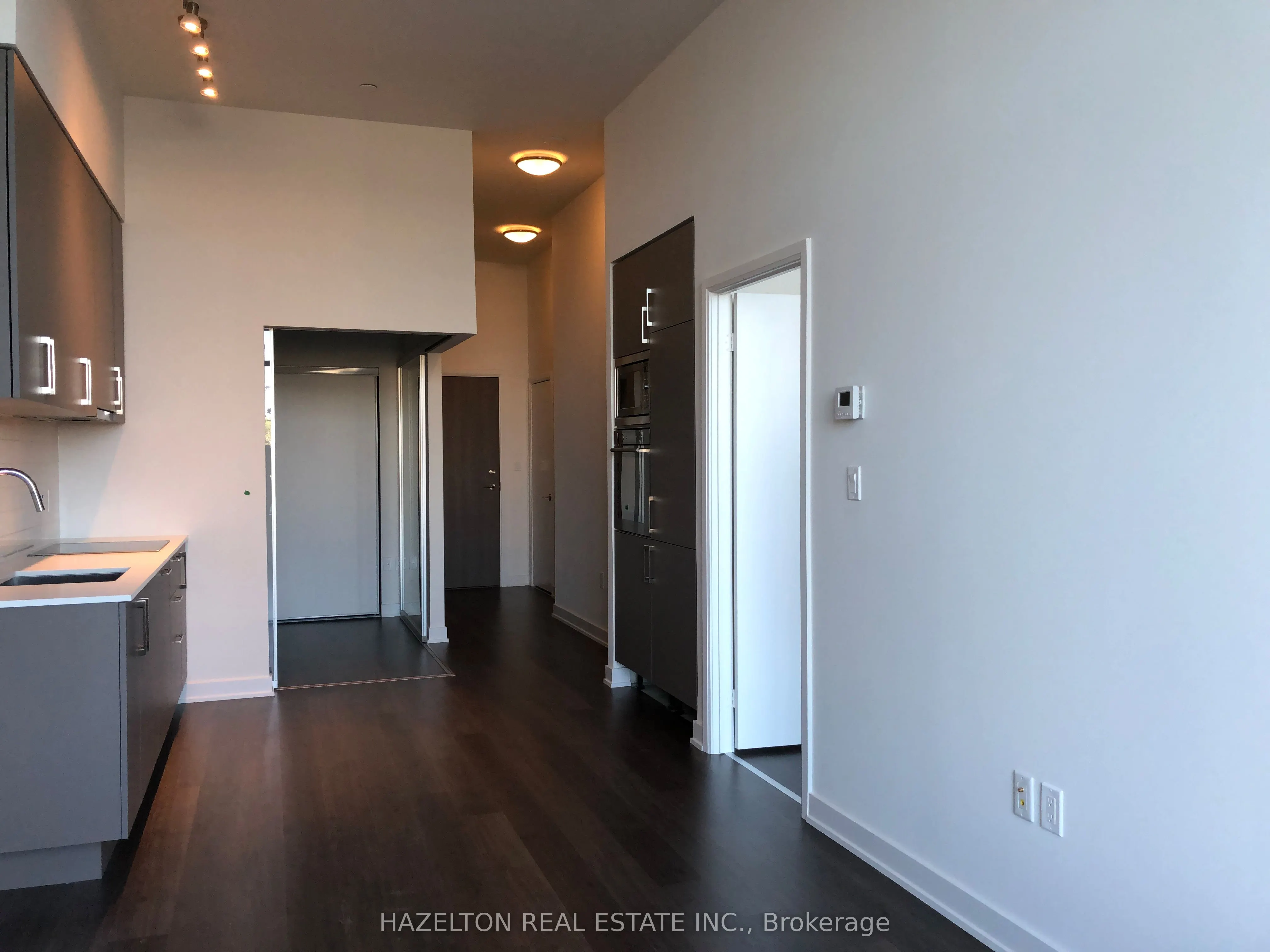 27 Bathurst Street, #212W