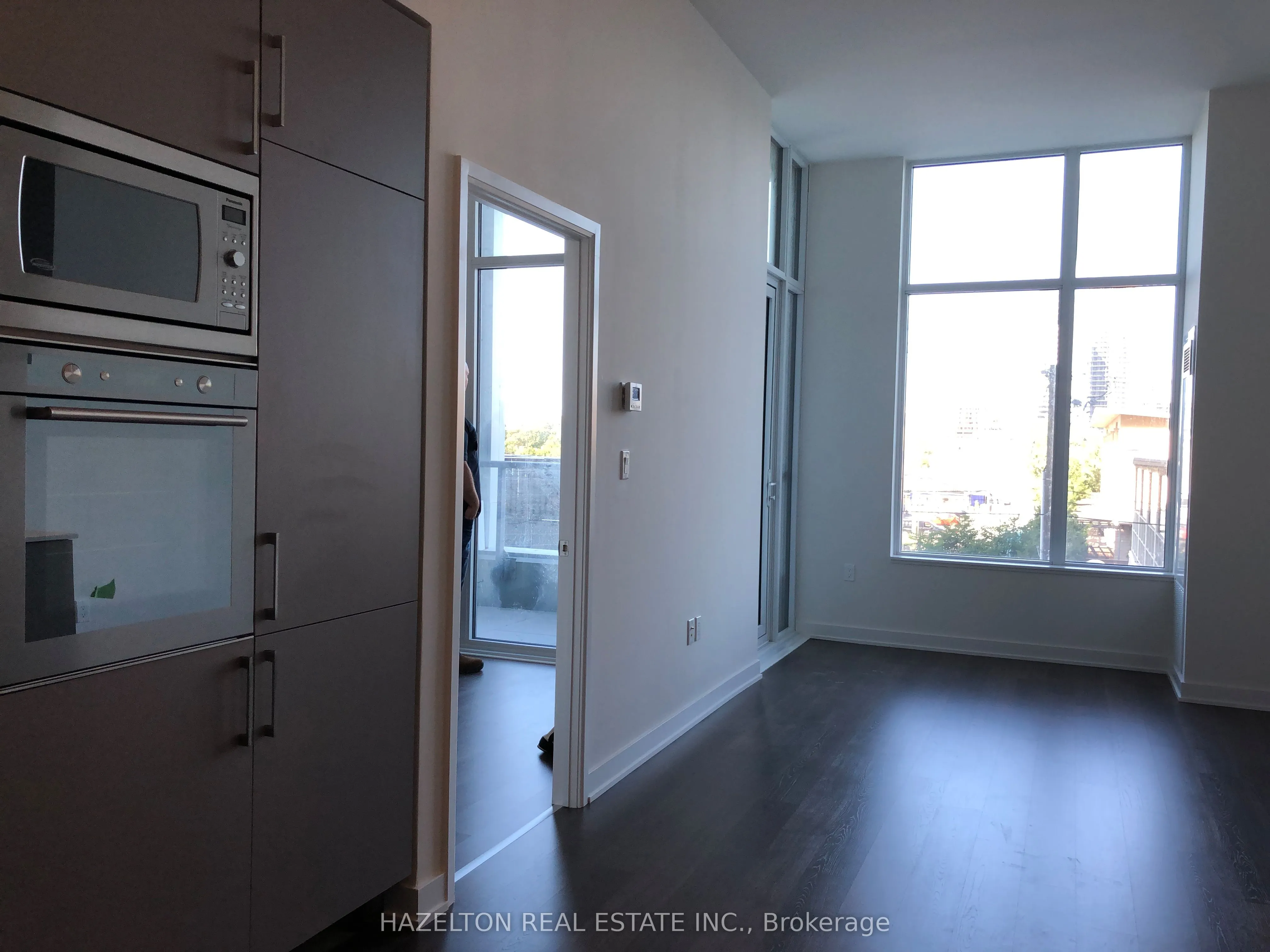27 Bathurst Street, #212W