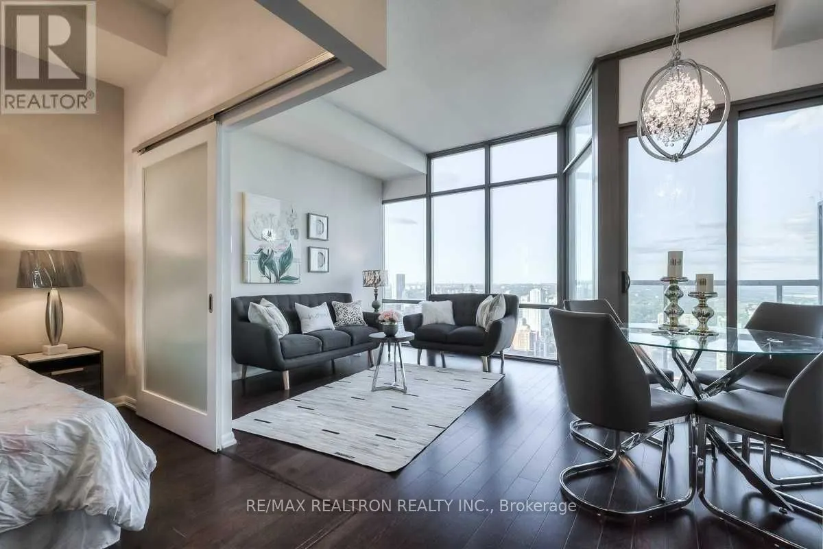 832 Bay Street, #4907