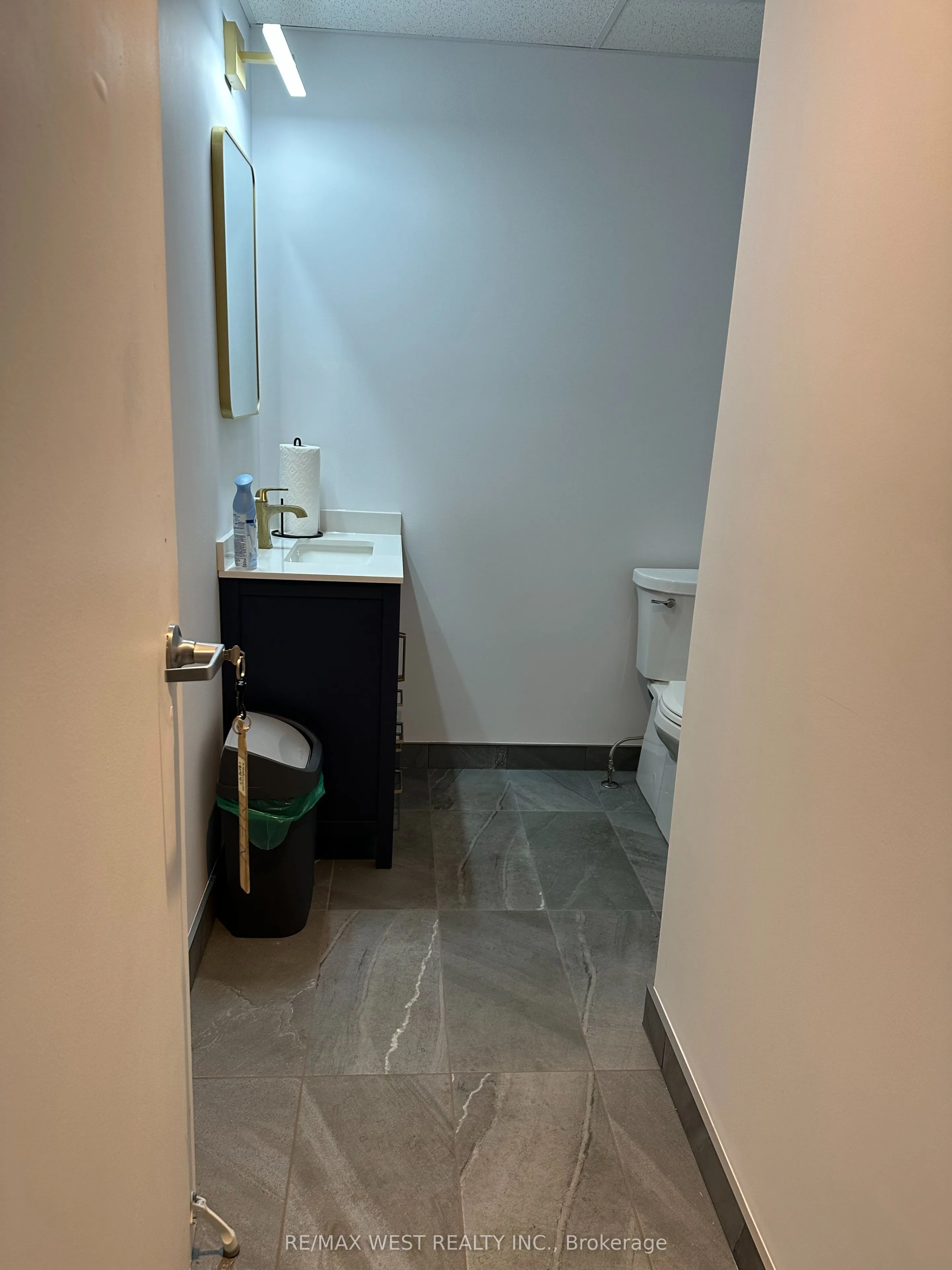 658 Bloor Street W