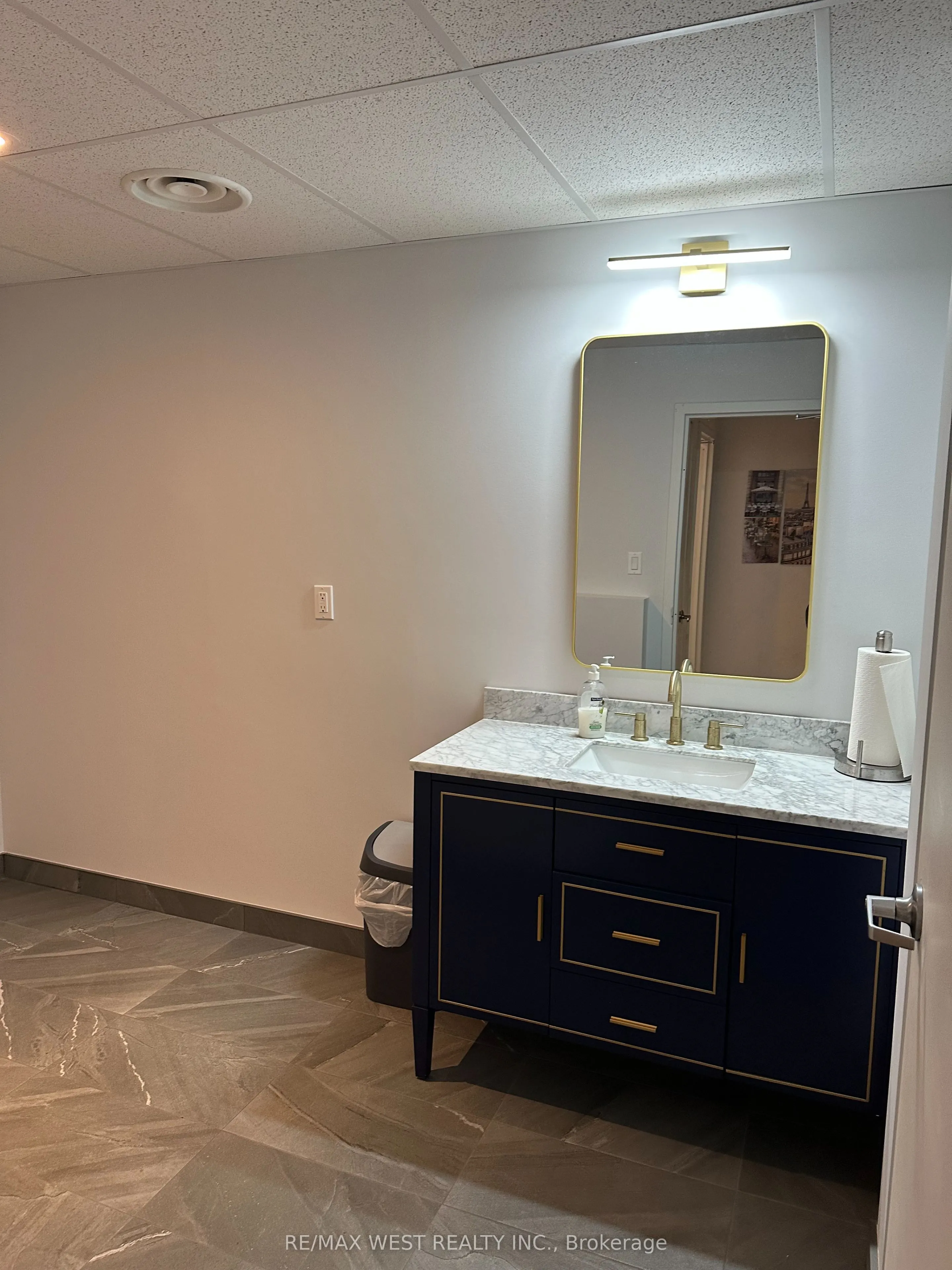 658 Bloor Street W