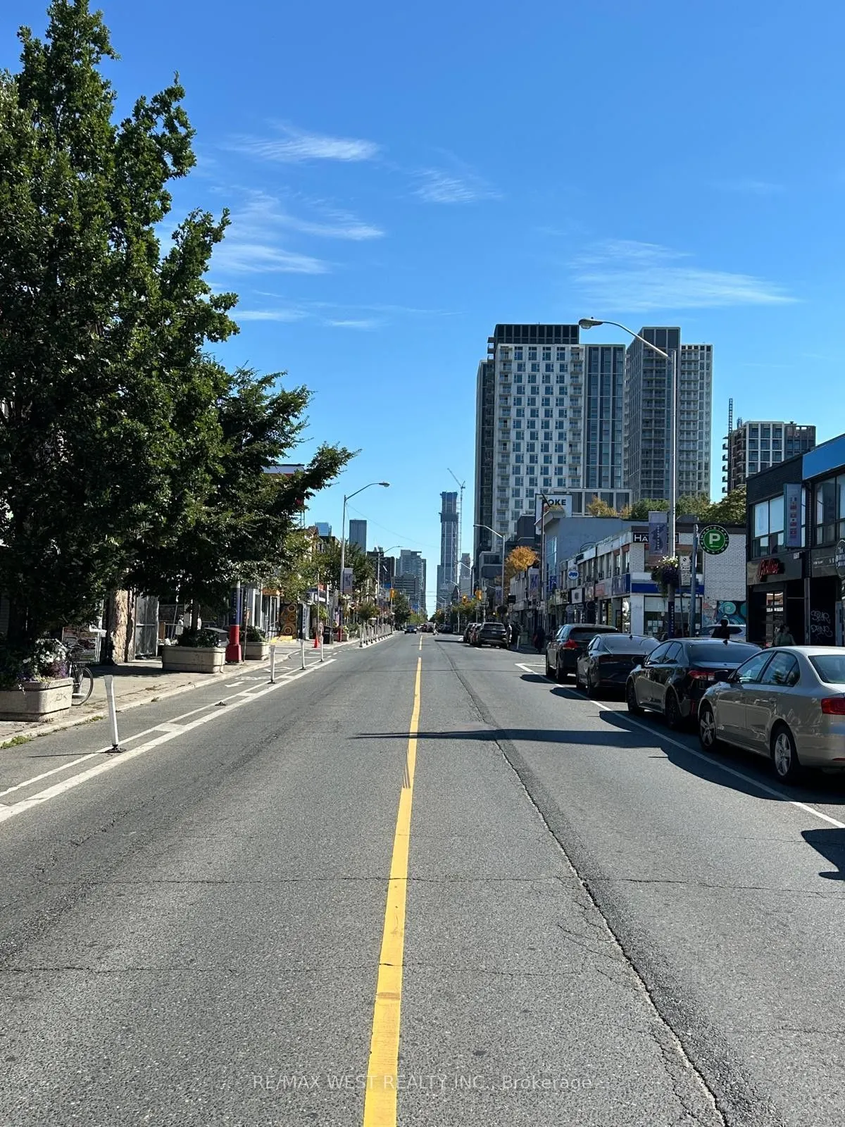 658 Bloor Street W