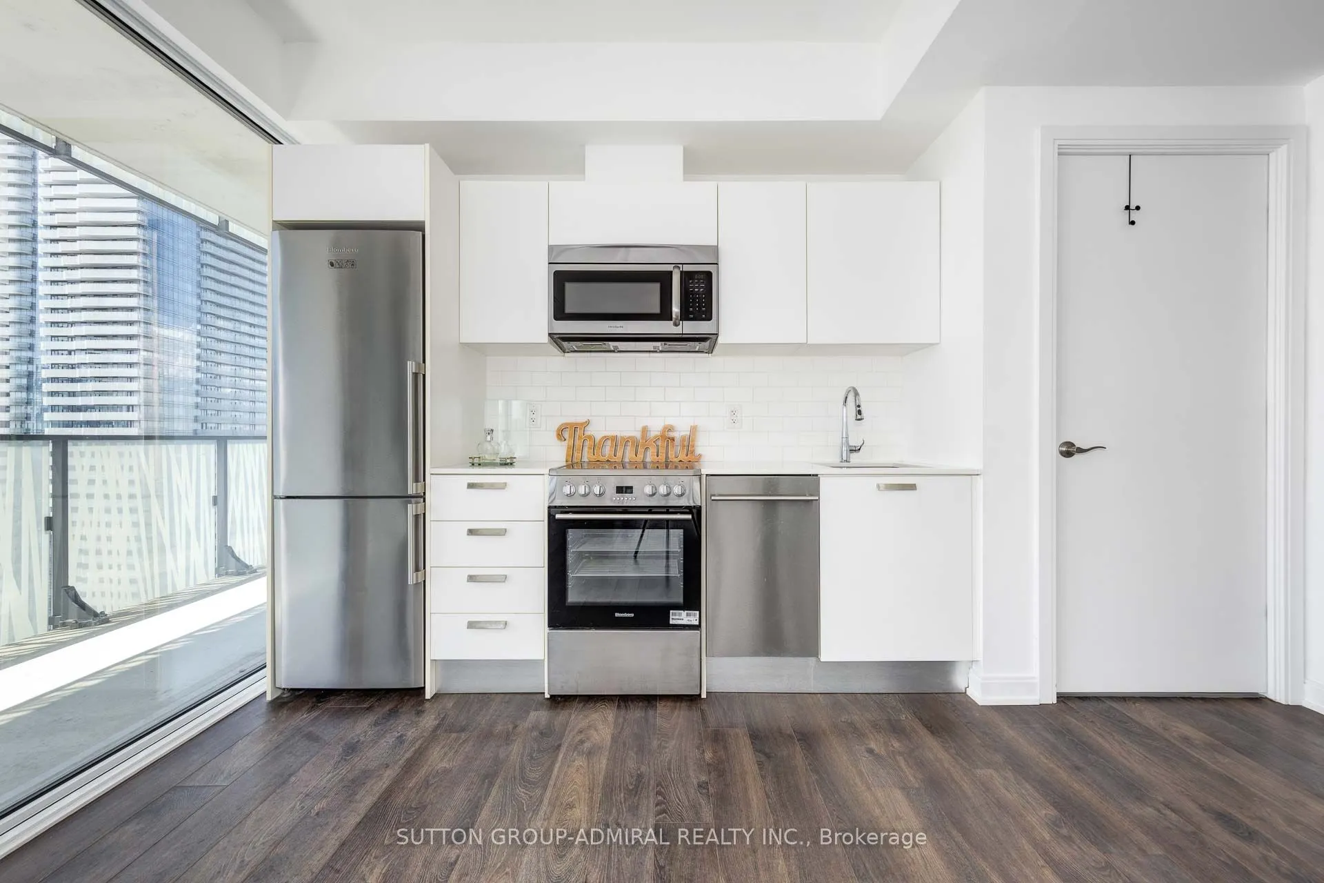 42 Charles Street E, #4403