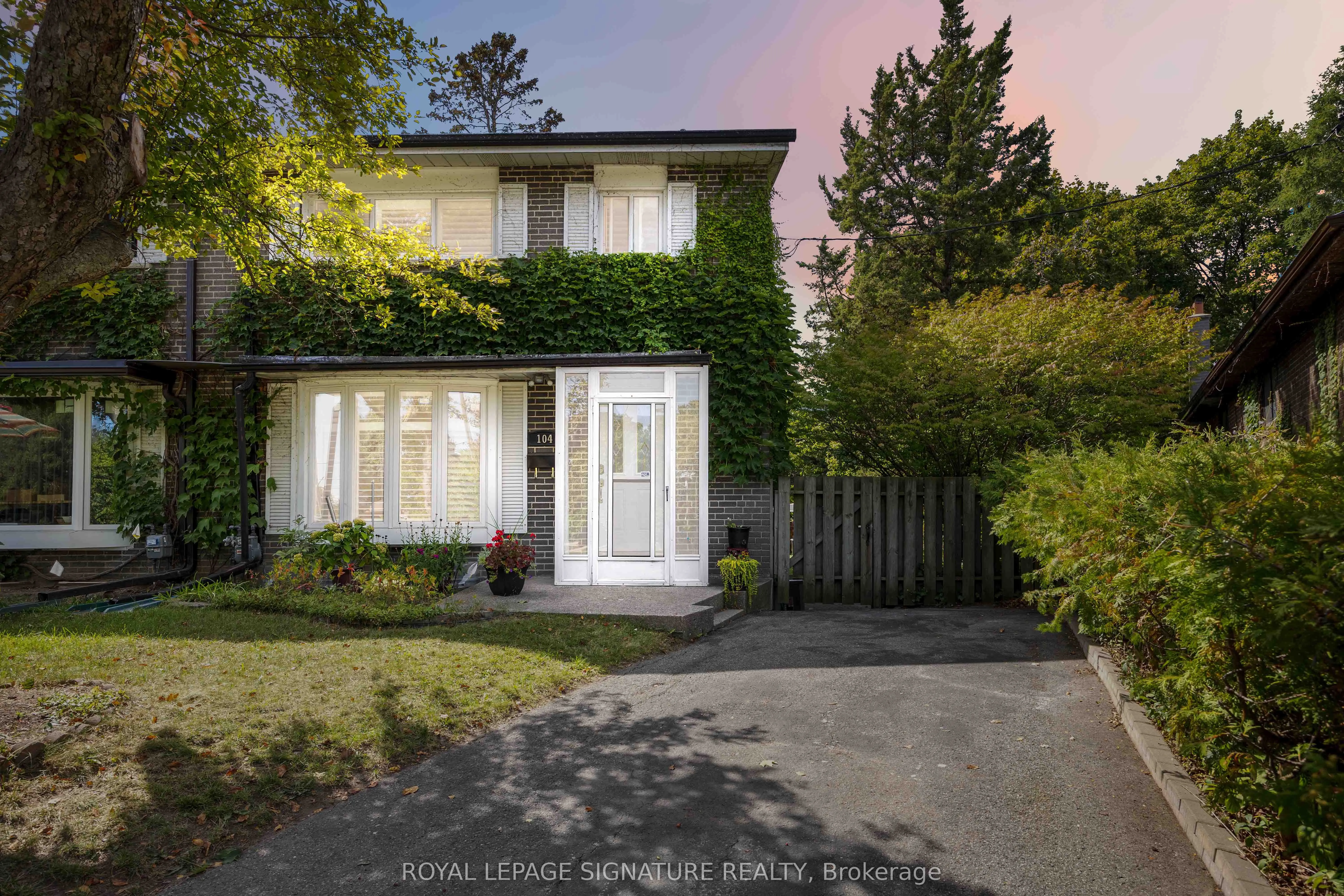 104 Billington Crescent