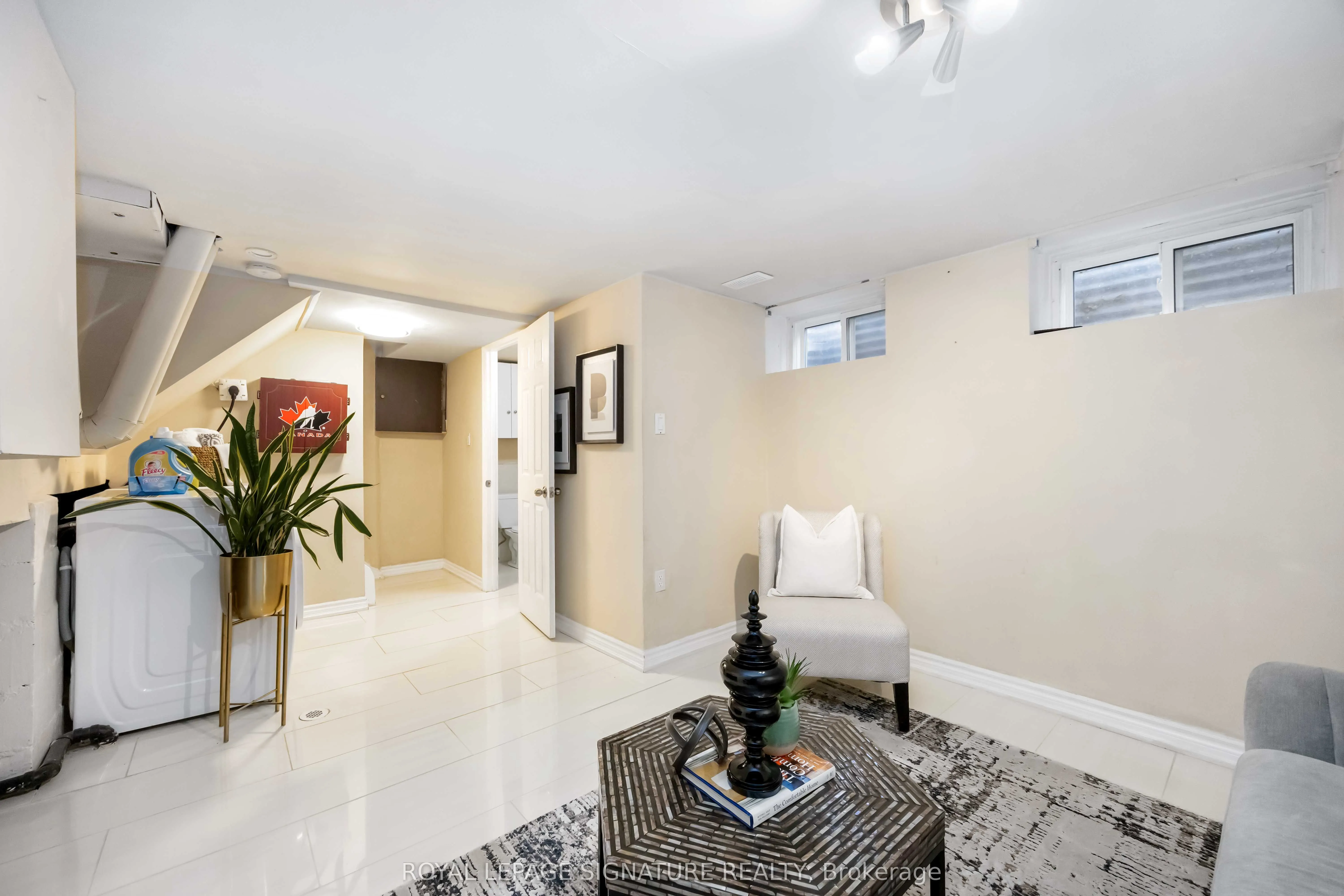 104 Billington Crescent