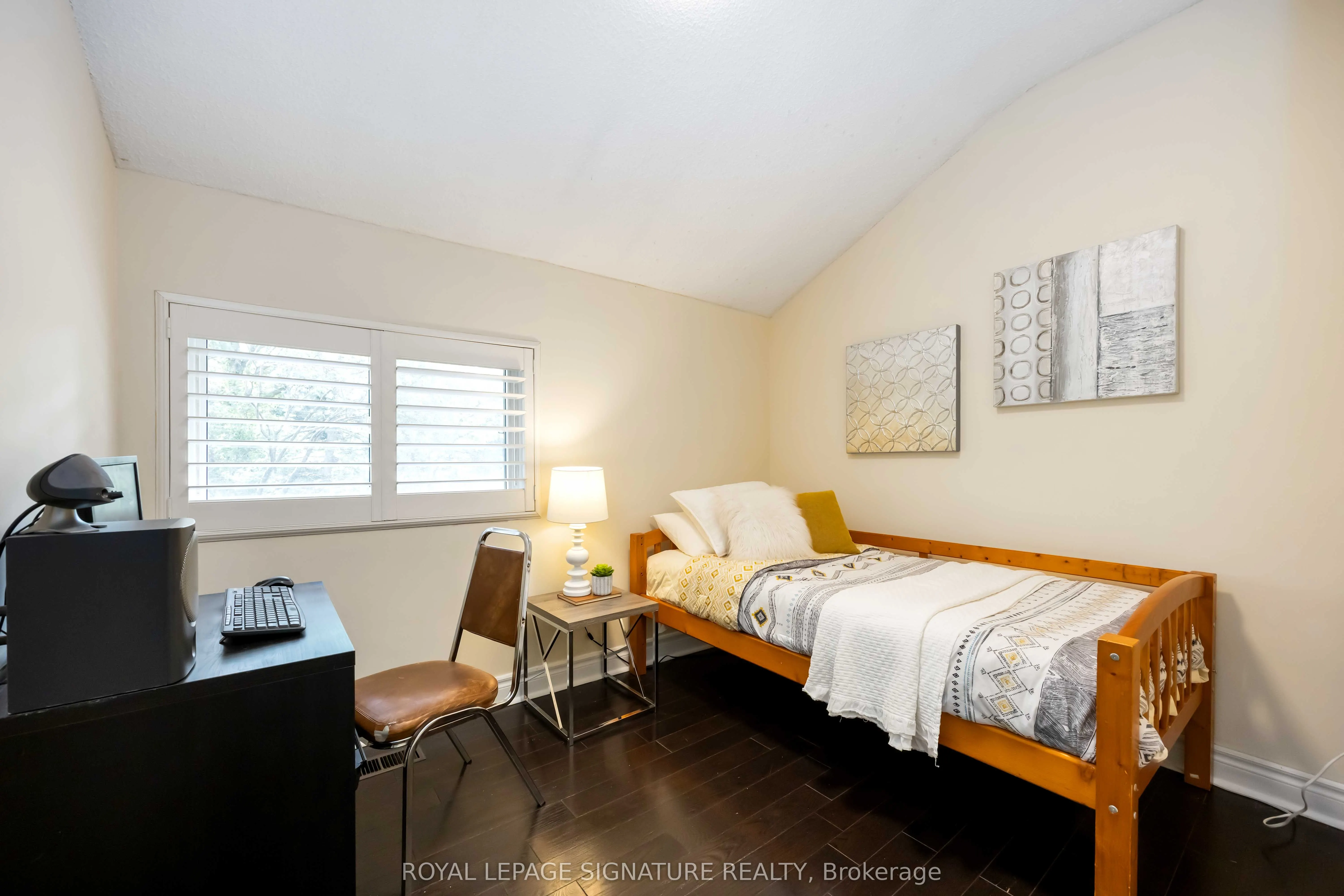 104 Billington Crescent