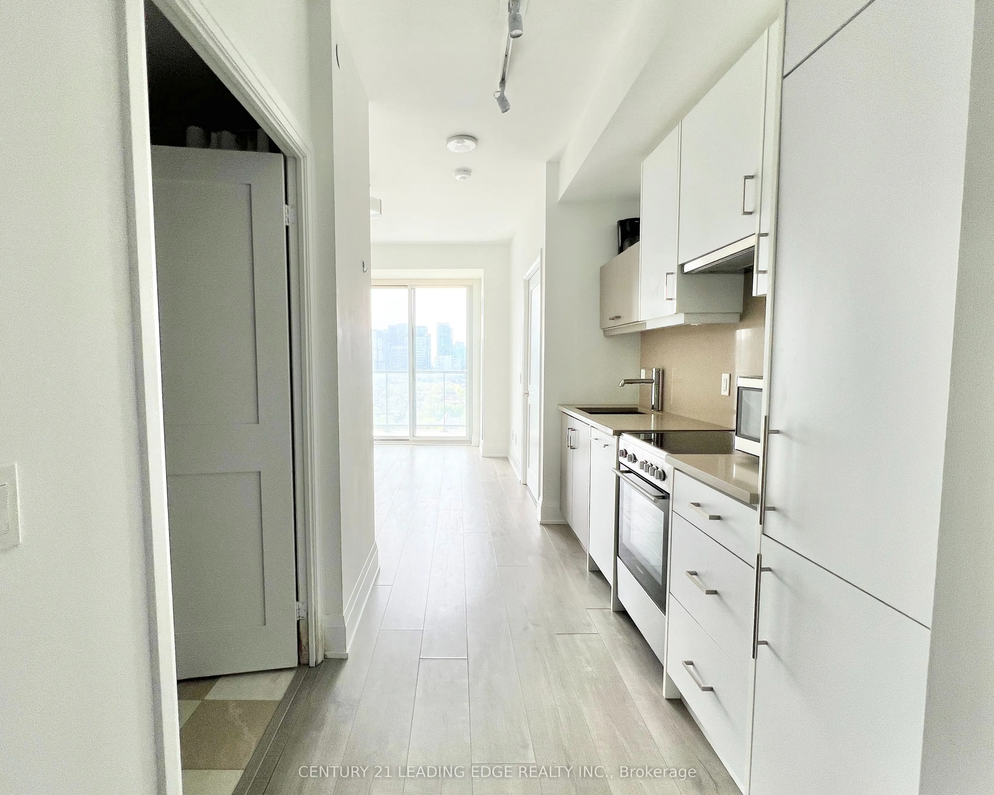 181 Huron Street, #Lph02
