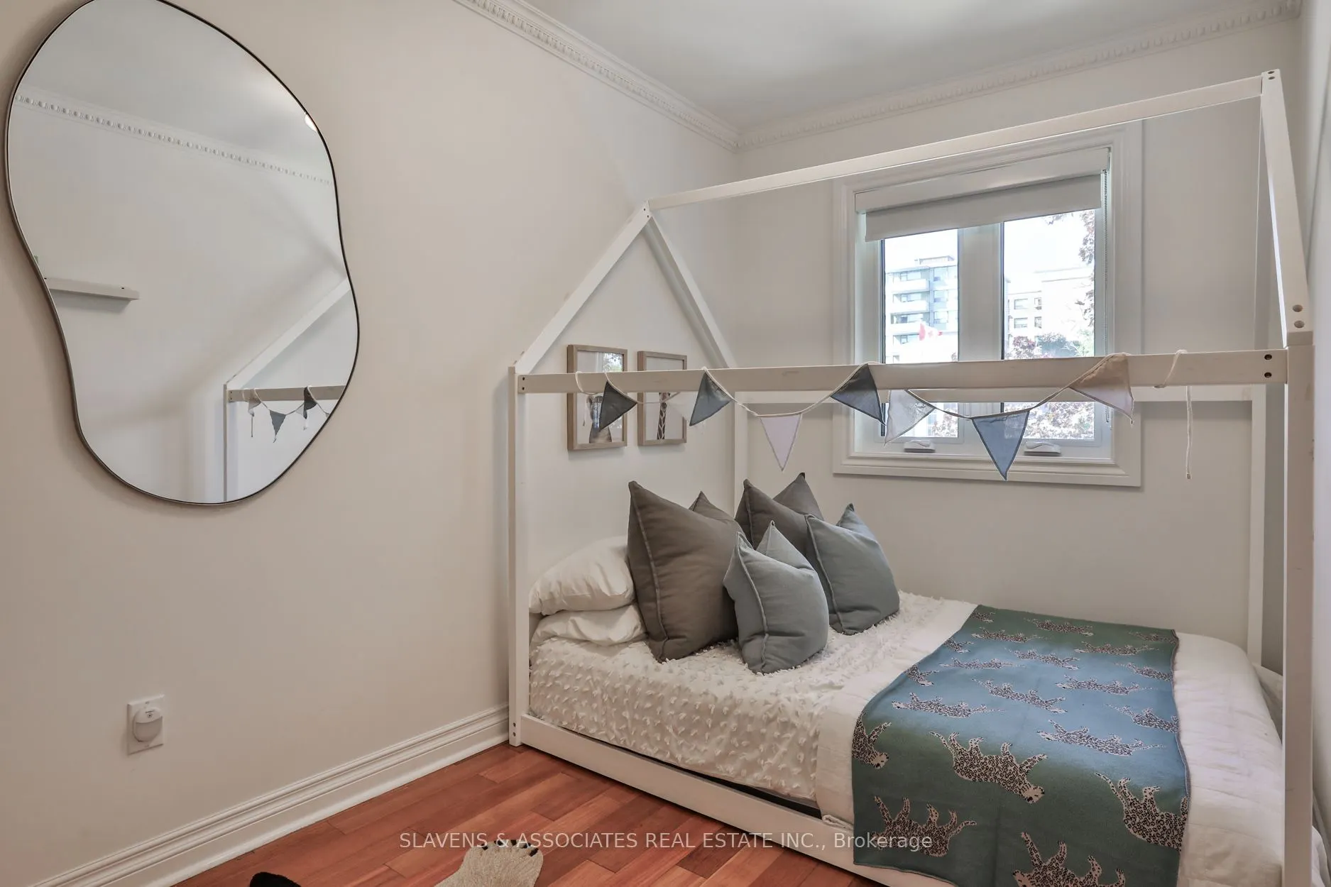 1021 Spadina Road