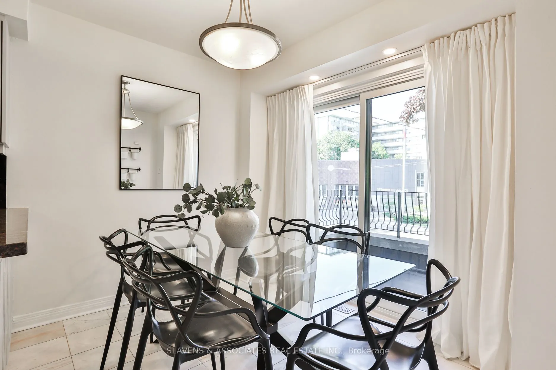 1021 Spadina Road