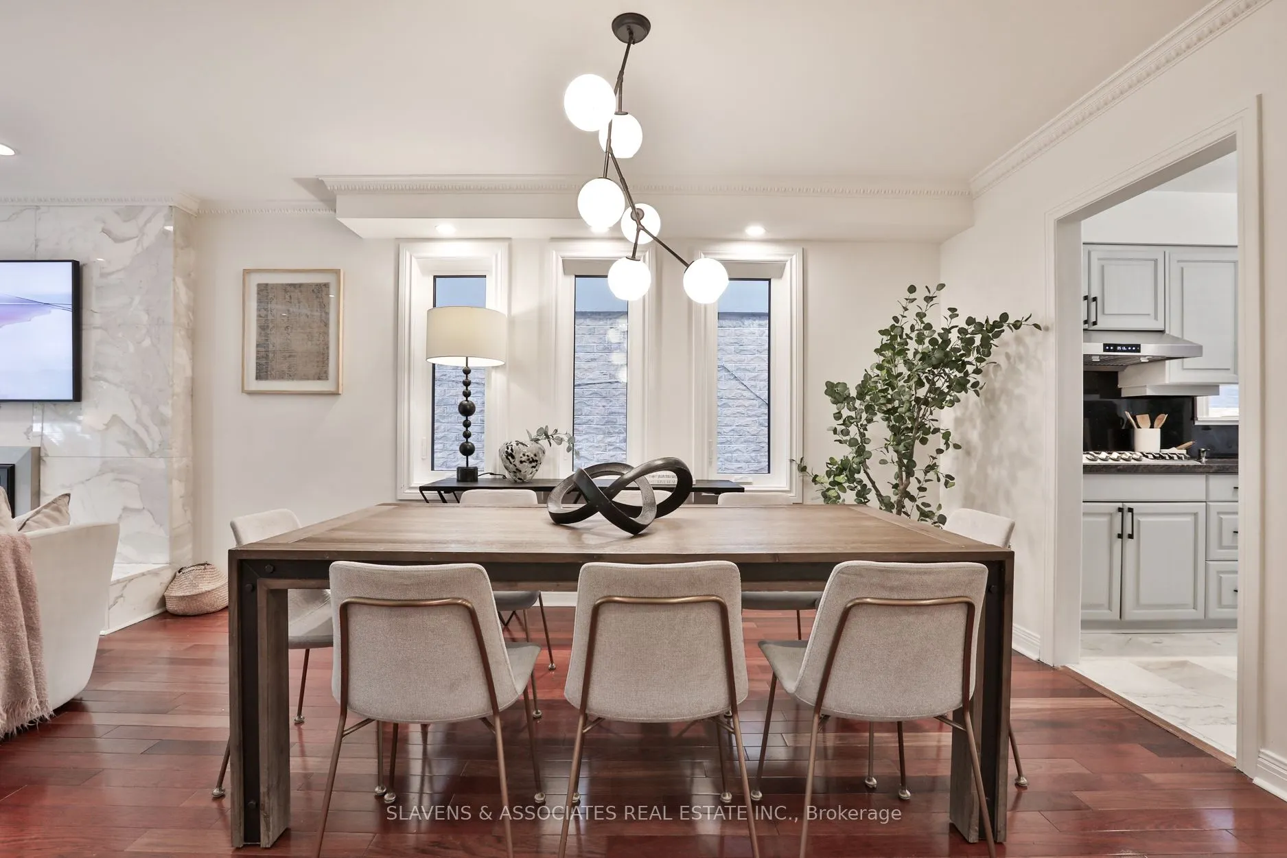 1021 Spadina Road