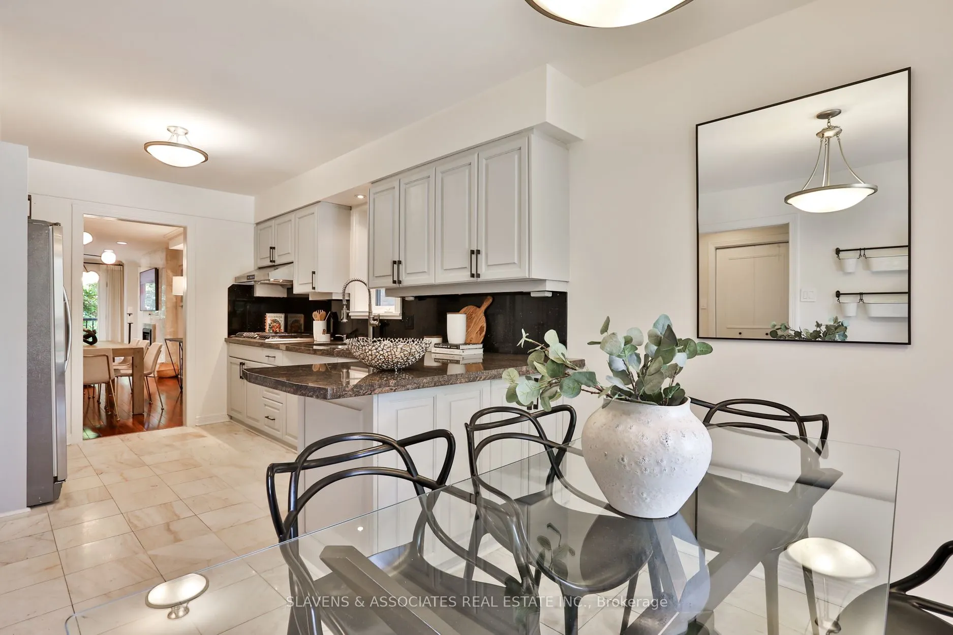 1021 Spadina Road