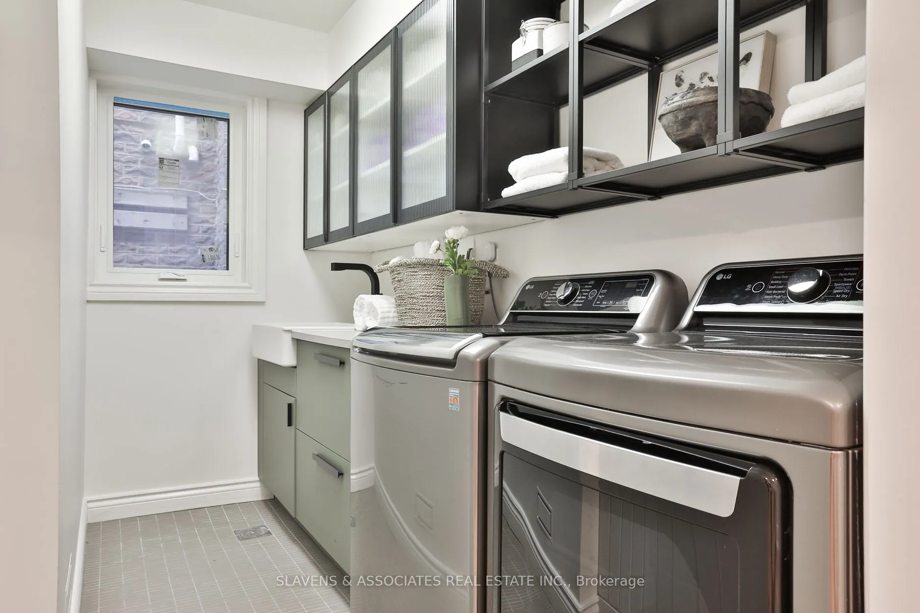 1021 Spadina Road