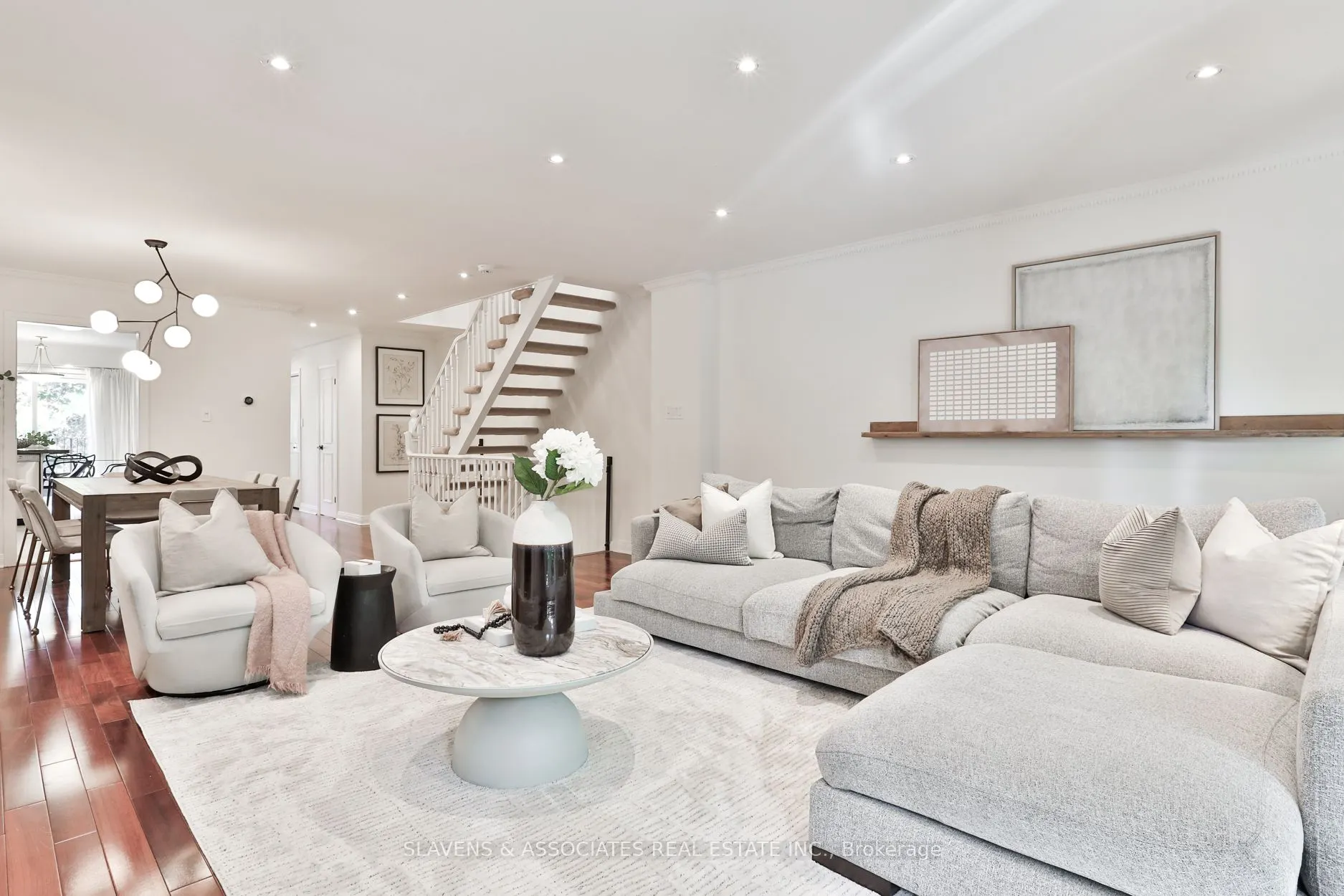 1021 Spadina Road