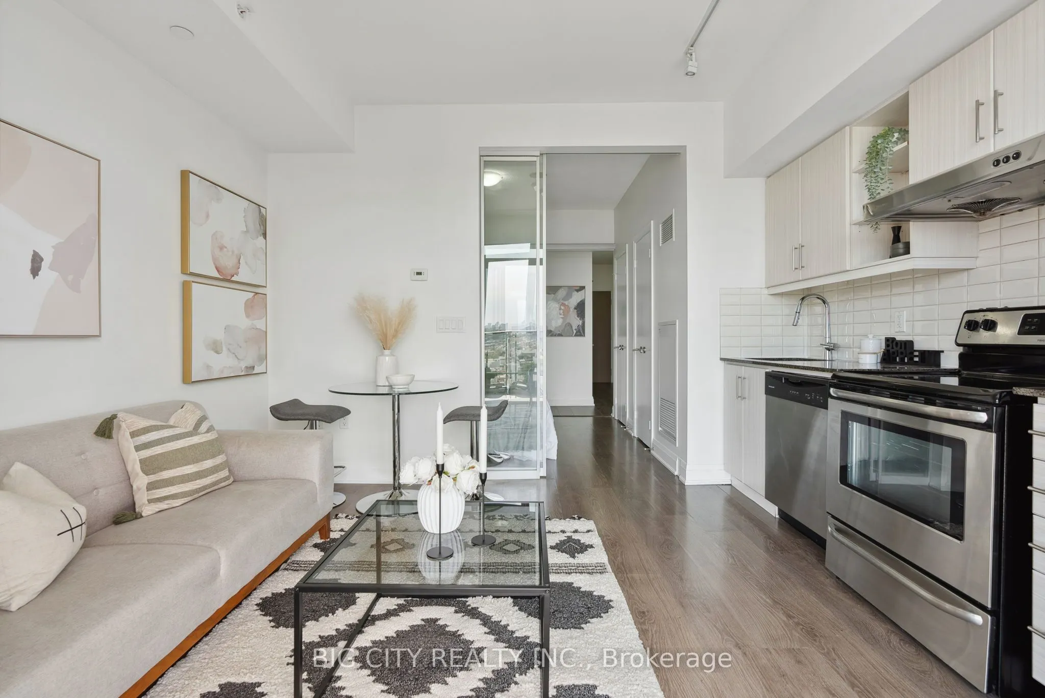 160 Vanderhoof Avenue, #1609
