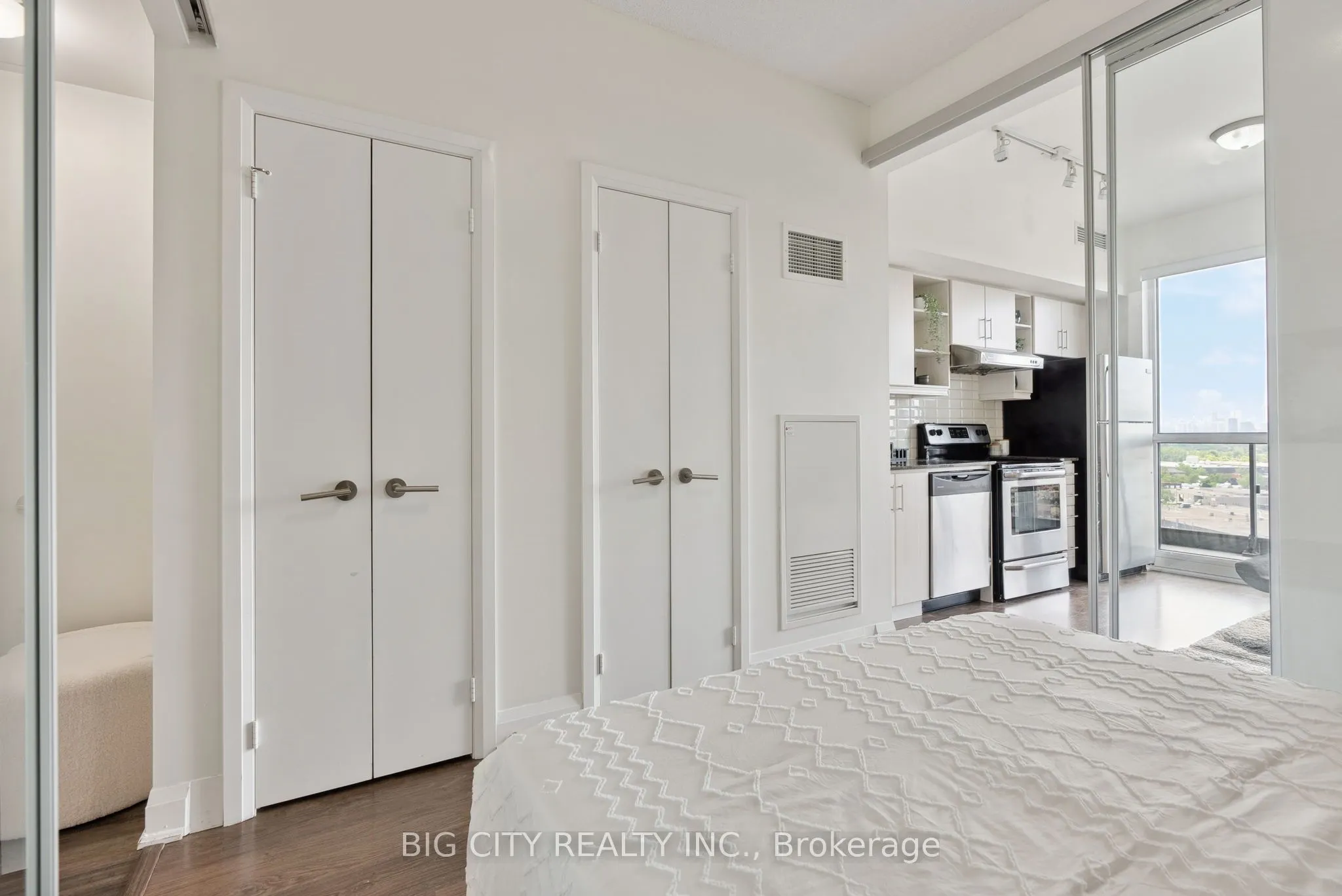 160 Vanderhoof Avenue, #1609