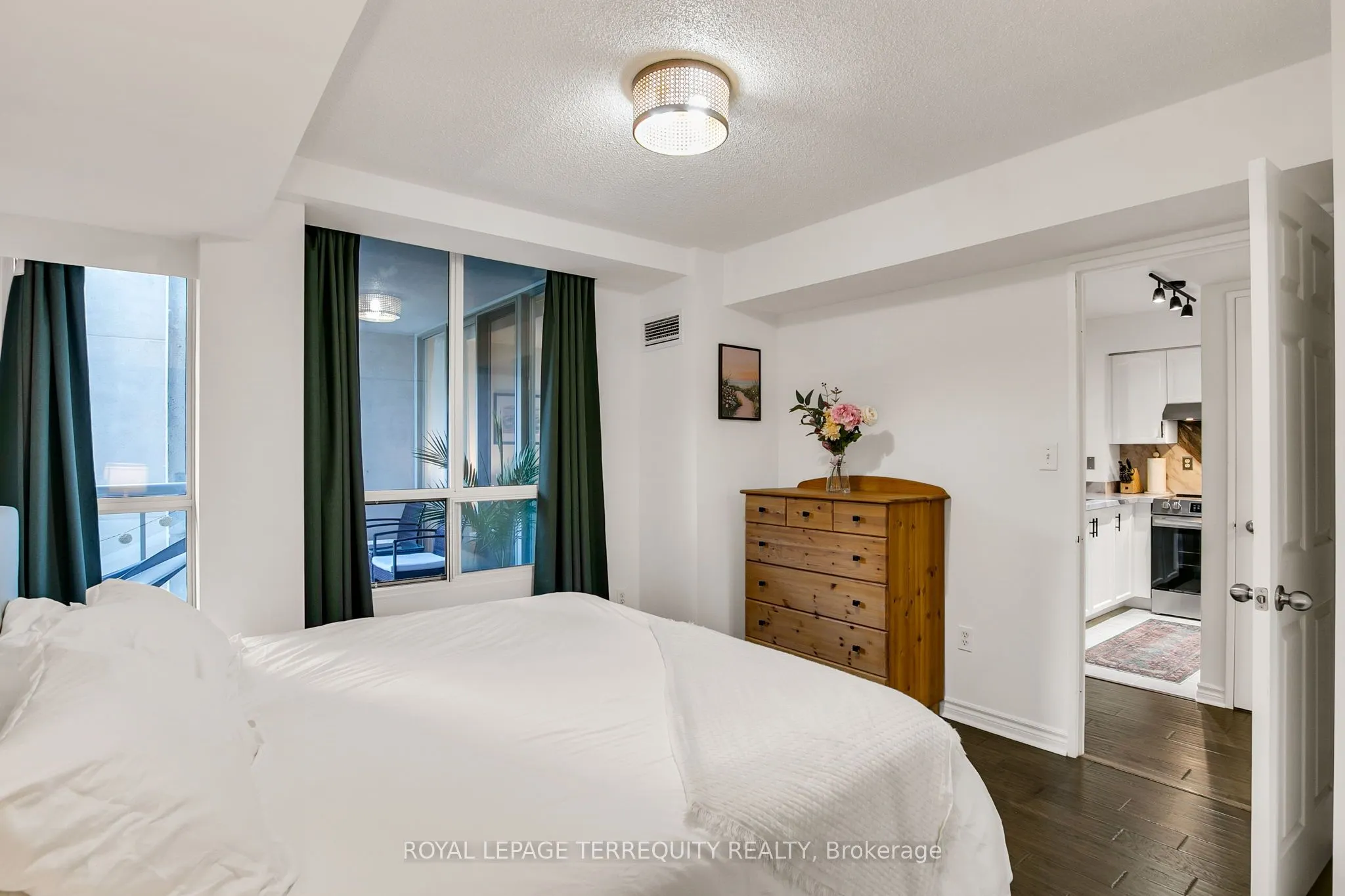 253 Merton Street, #501
