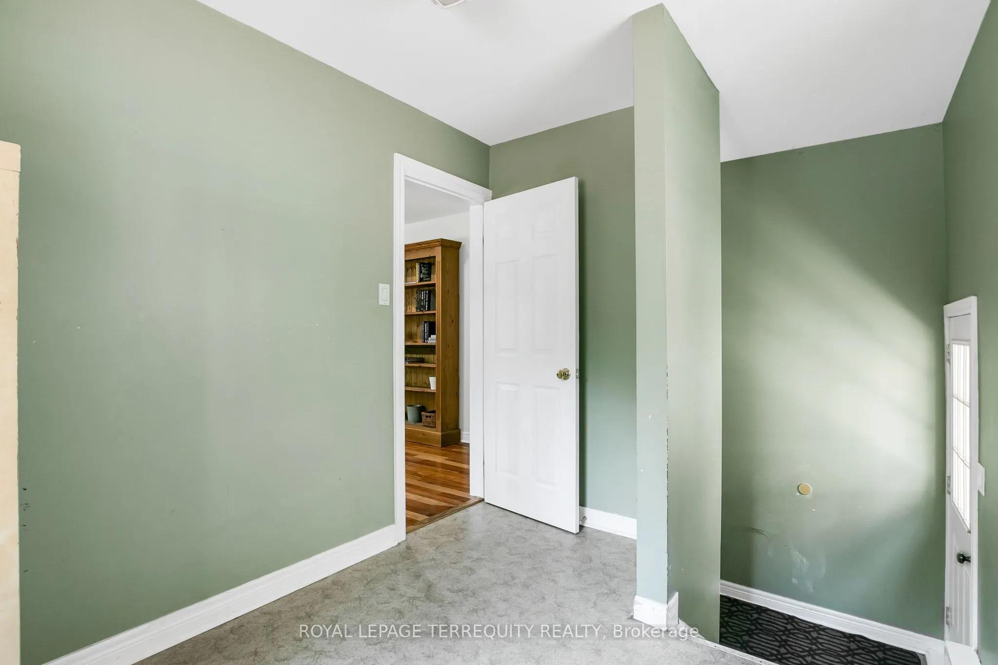 11 Urbandale Avenue