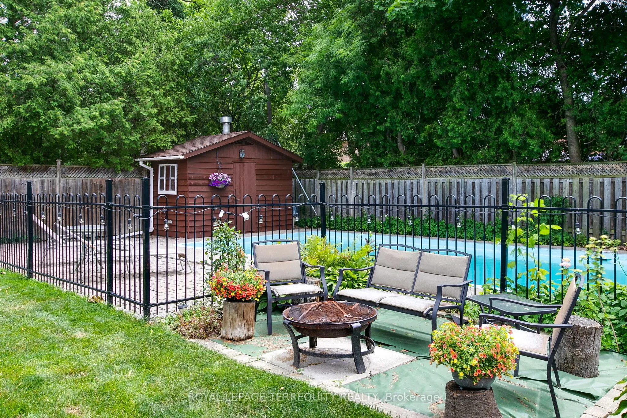 11 Urbandale Avenue