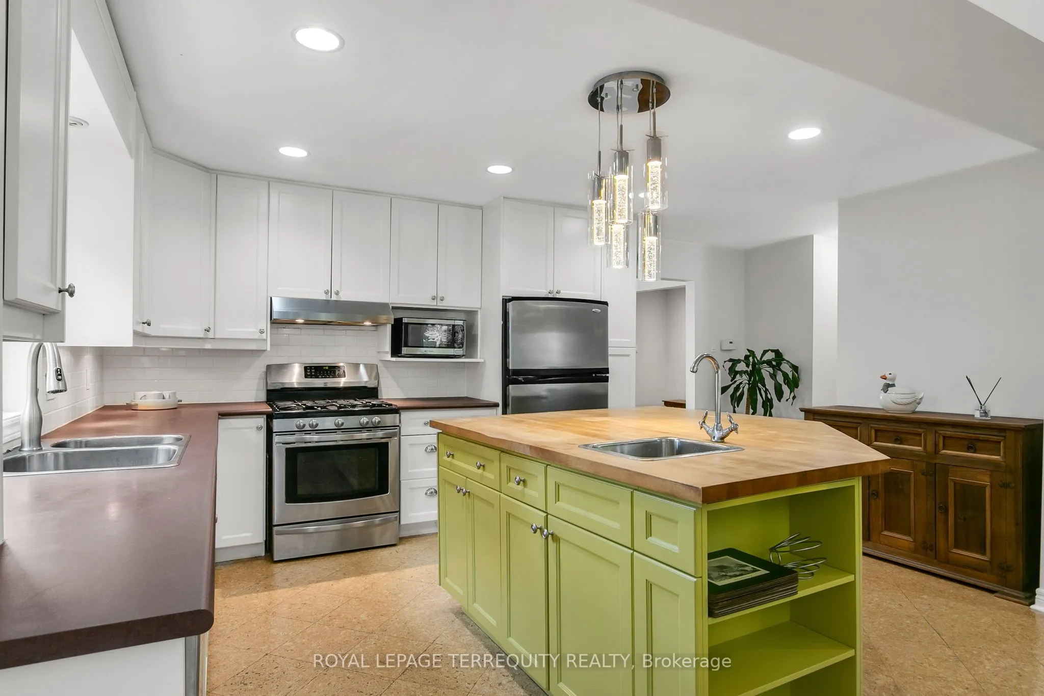 11 Urbandale Avenue