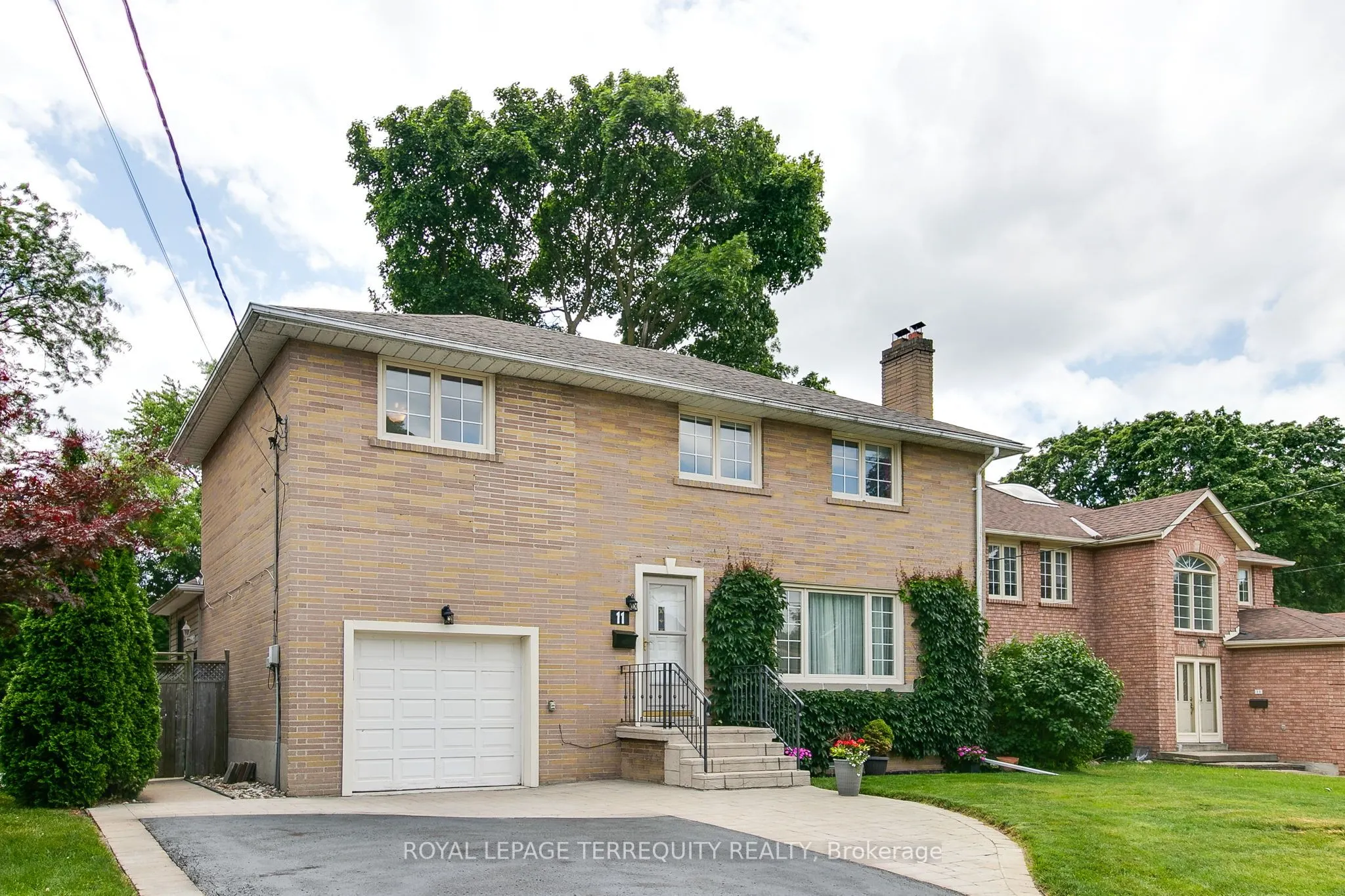 11 Urbandale Avenue