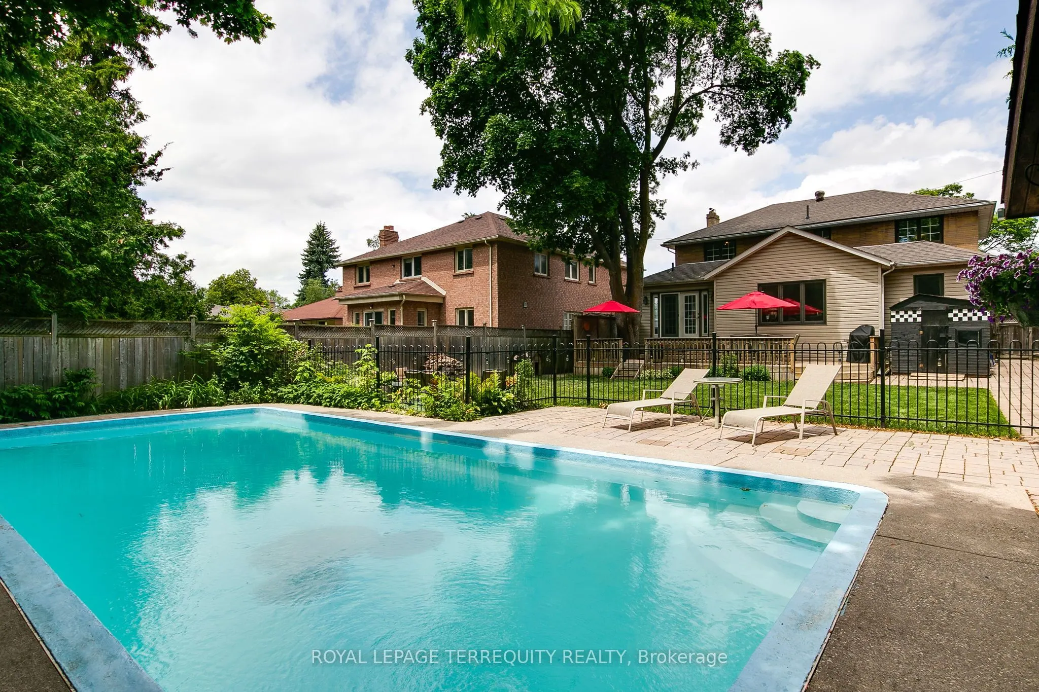 11 Urbandale Avenue