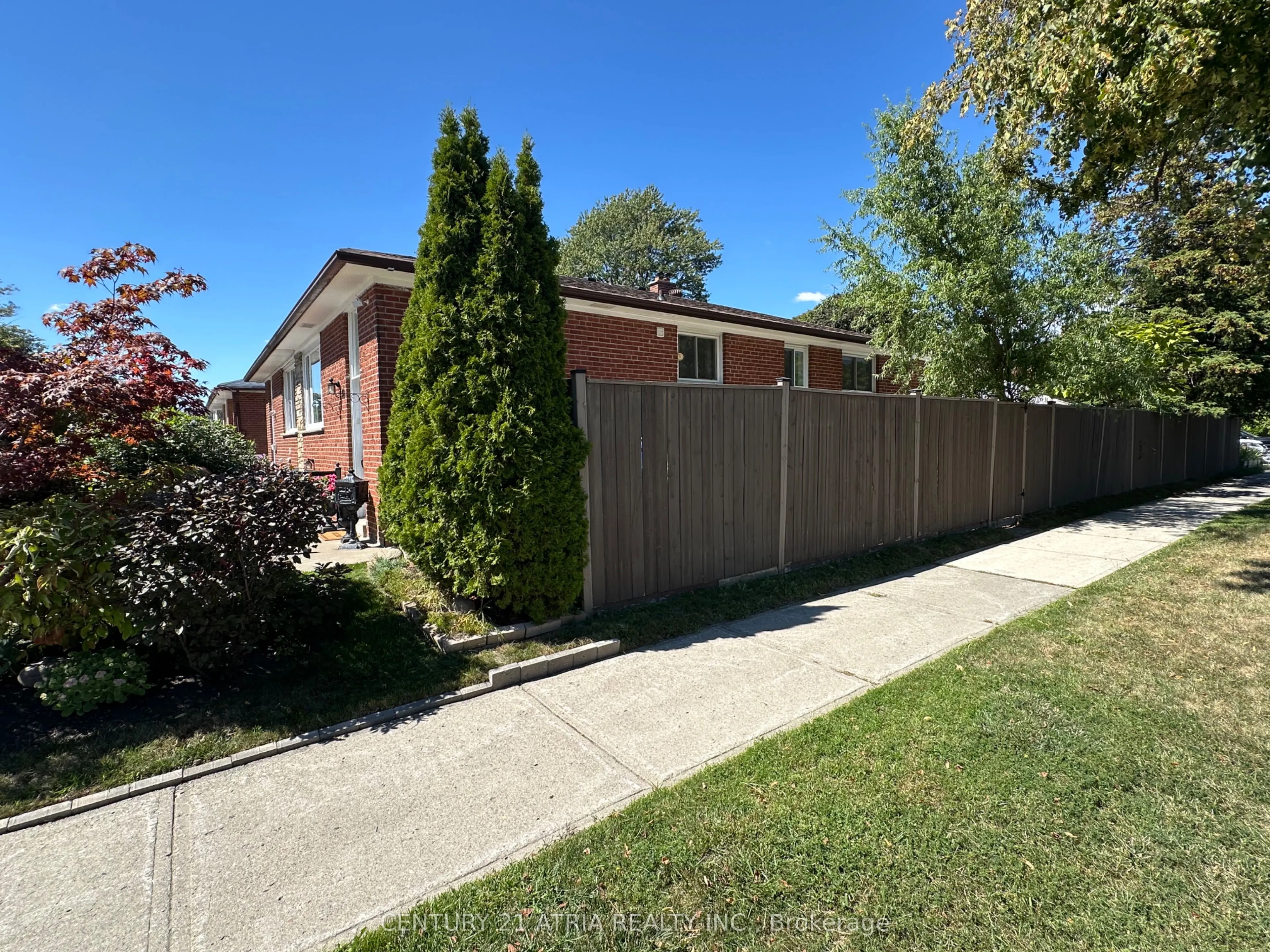 18 Reiber Crescent