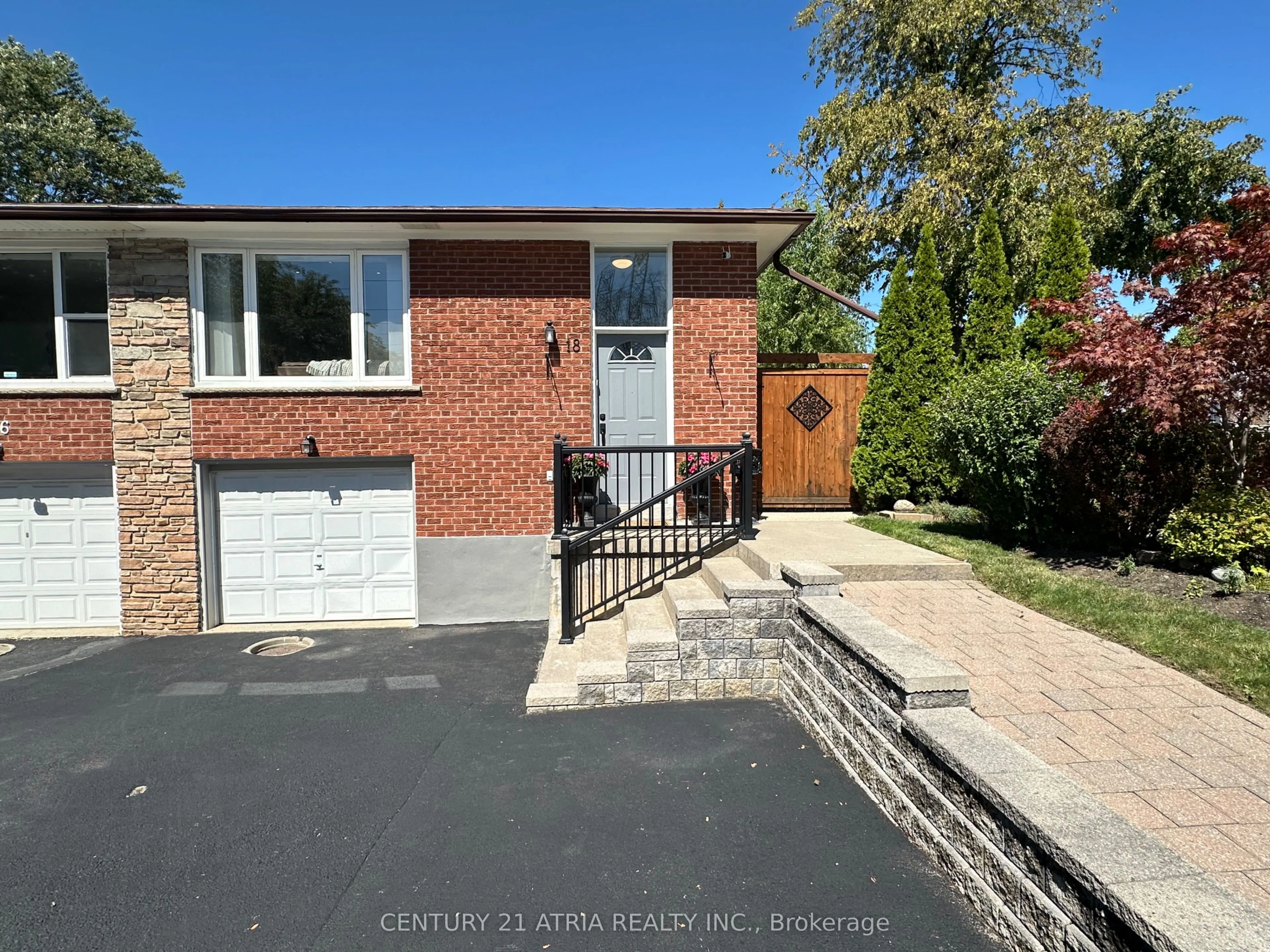 18 Reiber Crescent