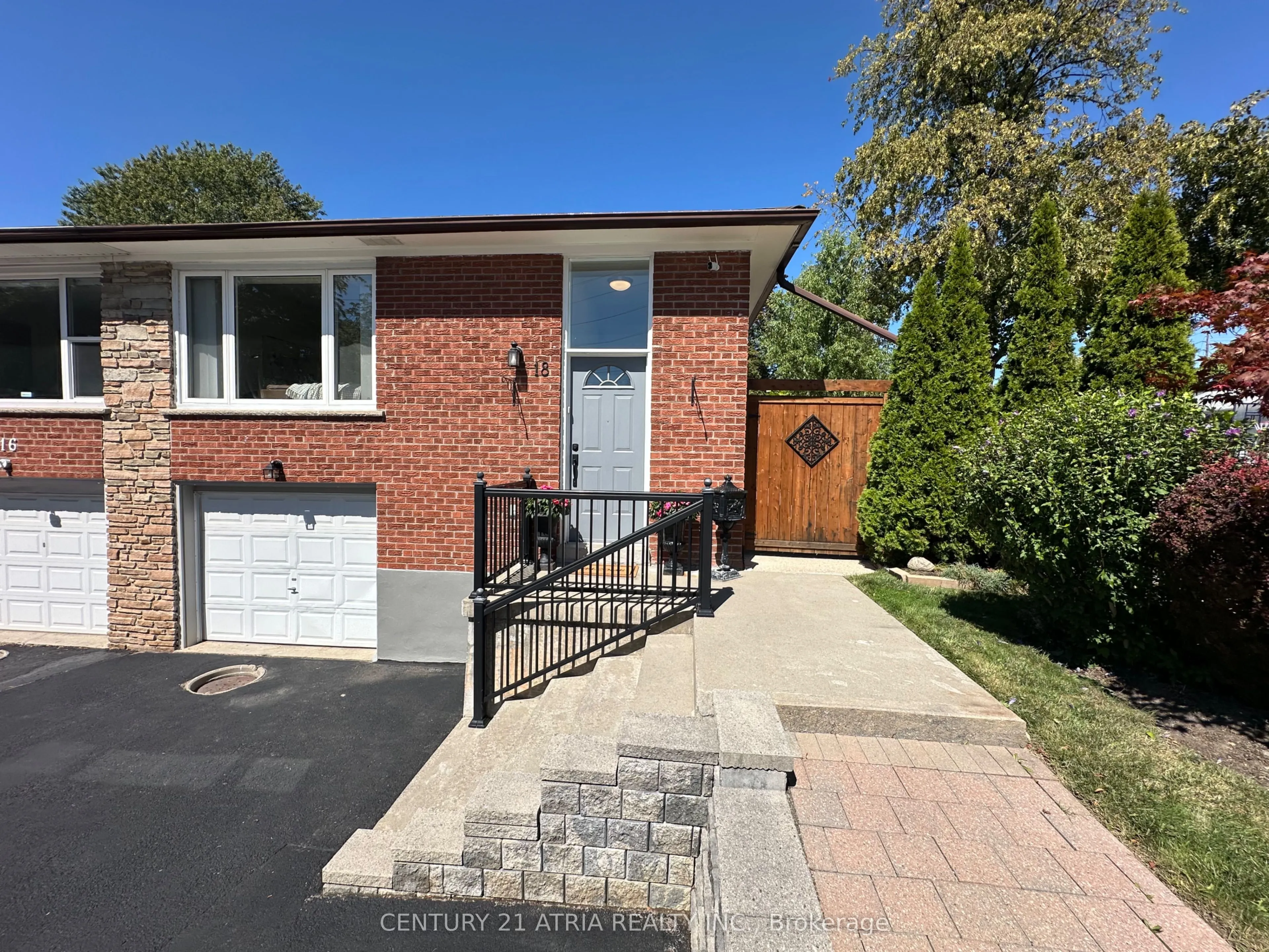 18 Reiber Crescent