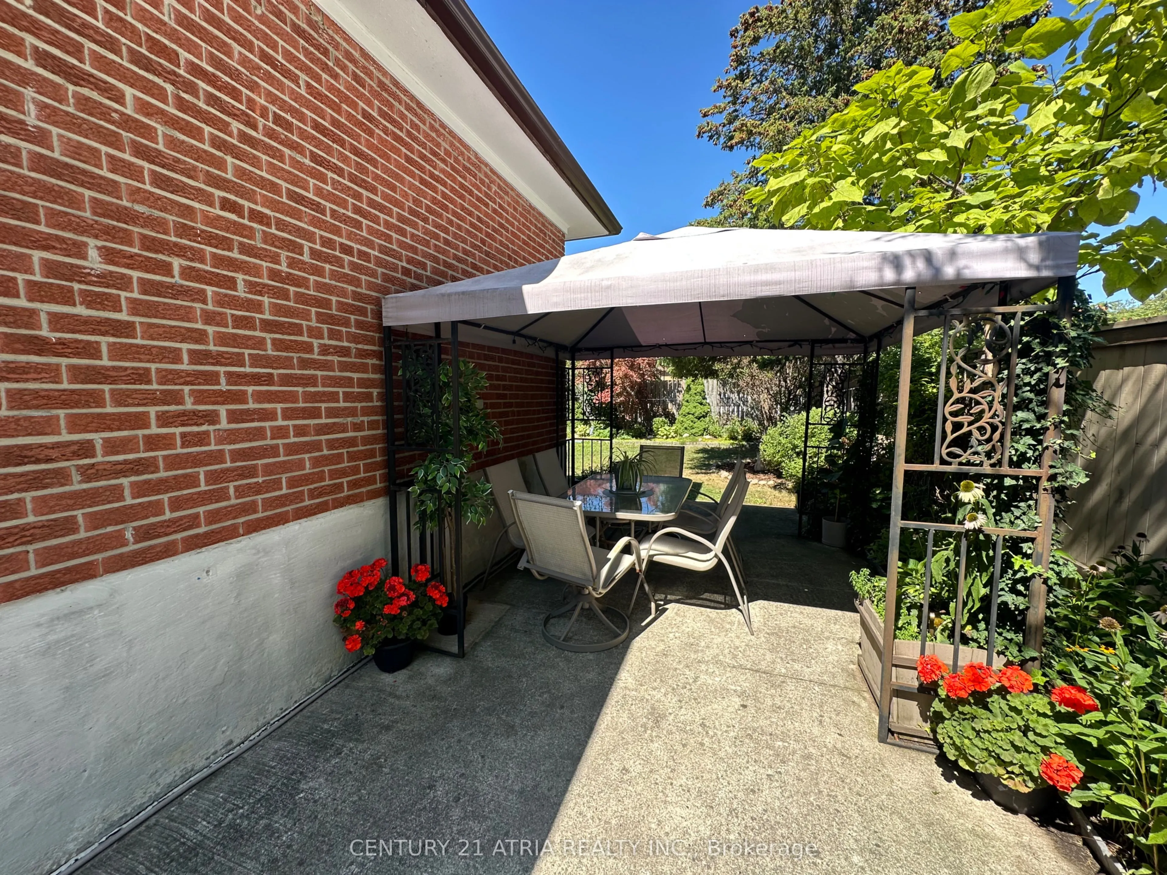 18 Reiber Crescent