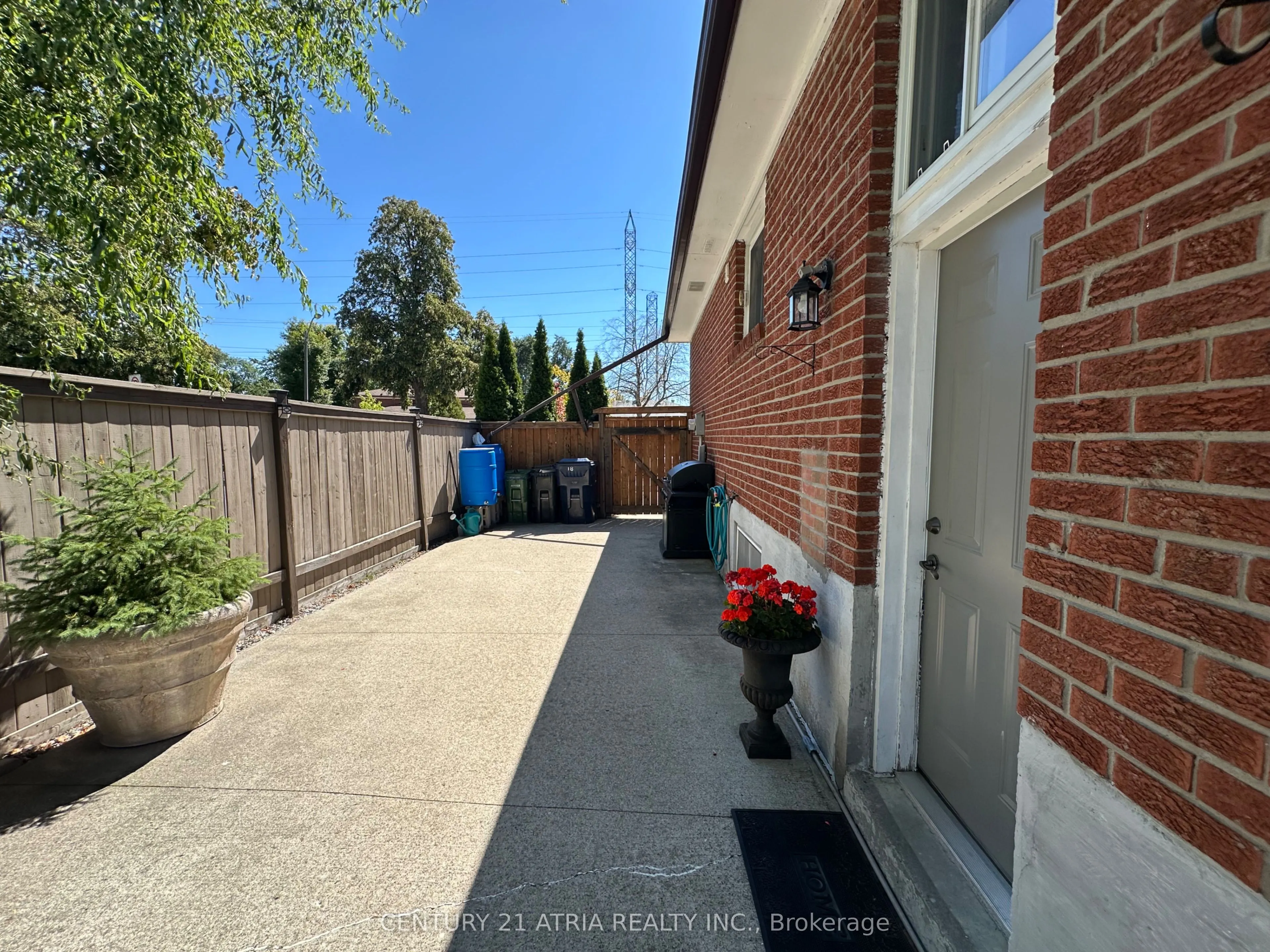 18 Reiber Crescent