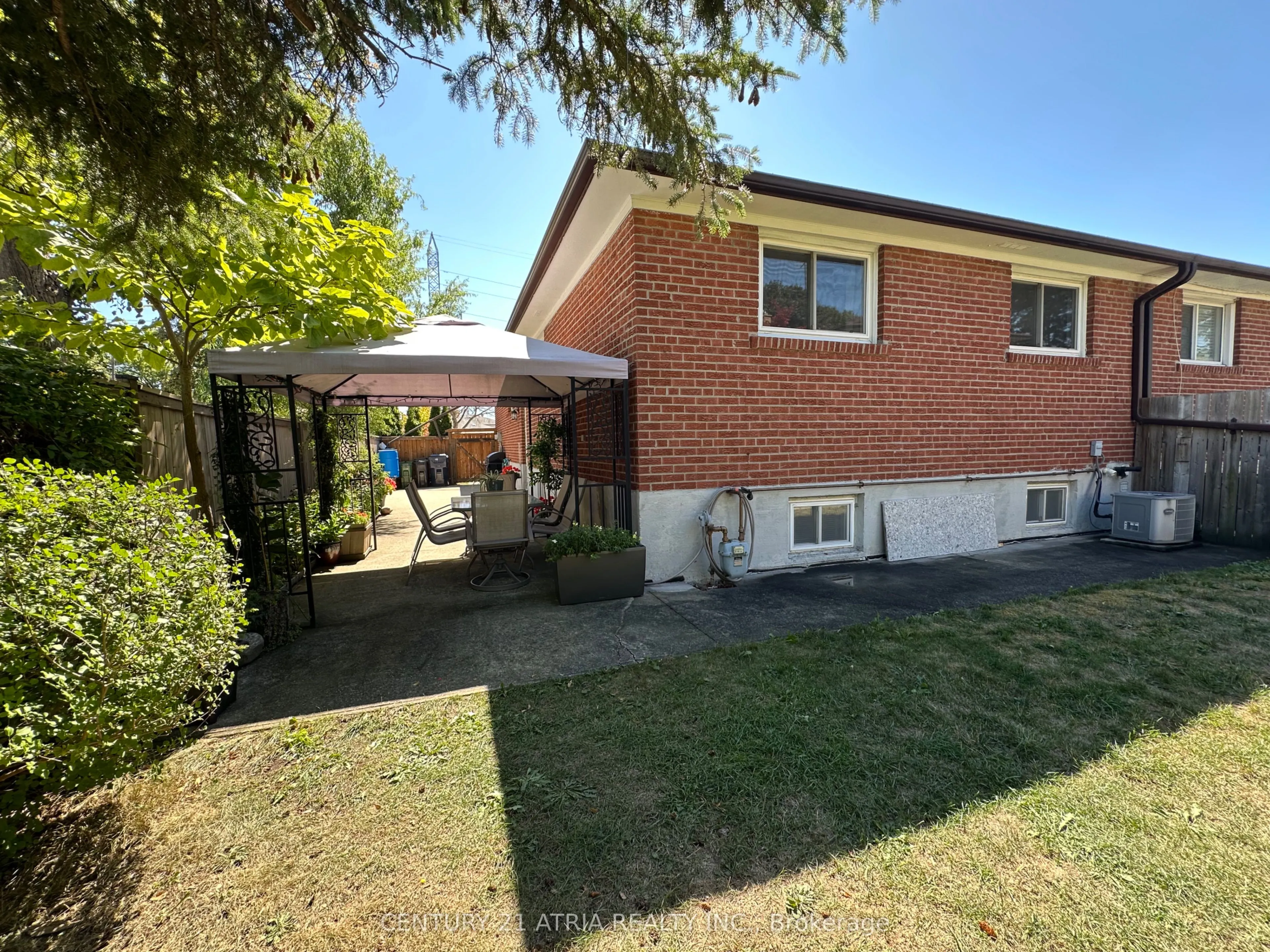 18 Reiber Crescent