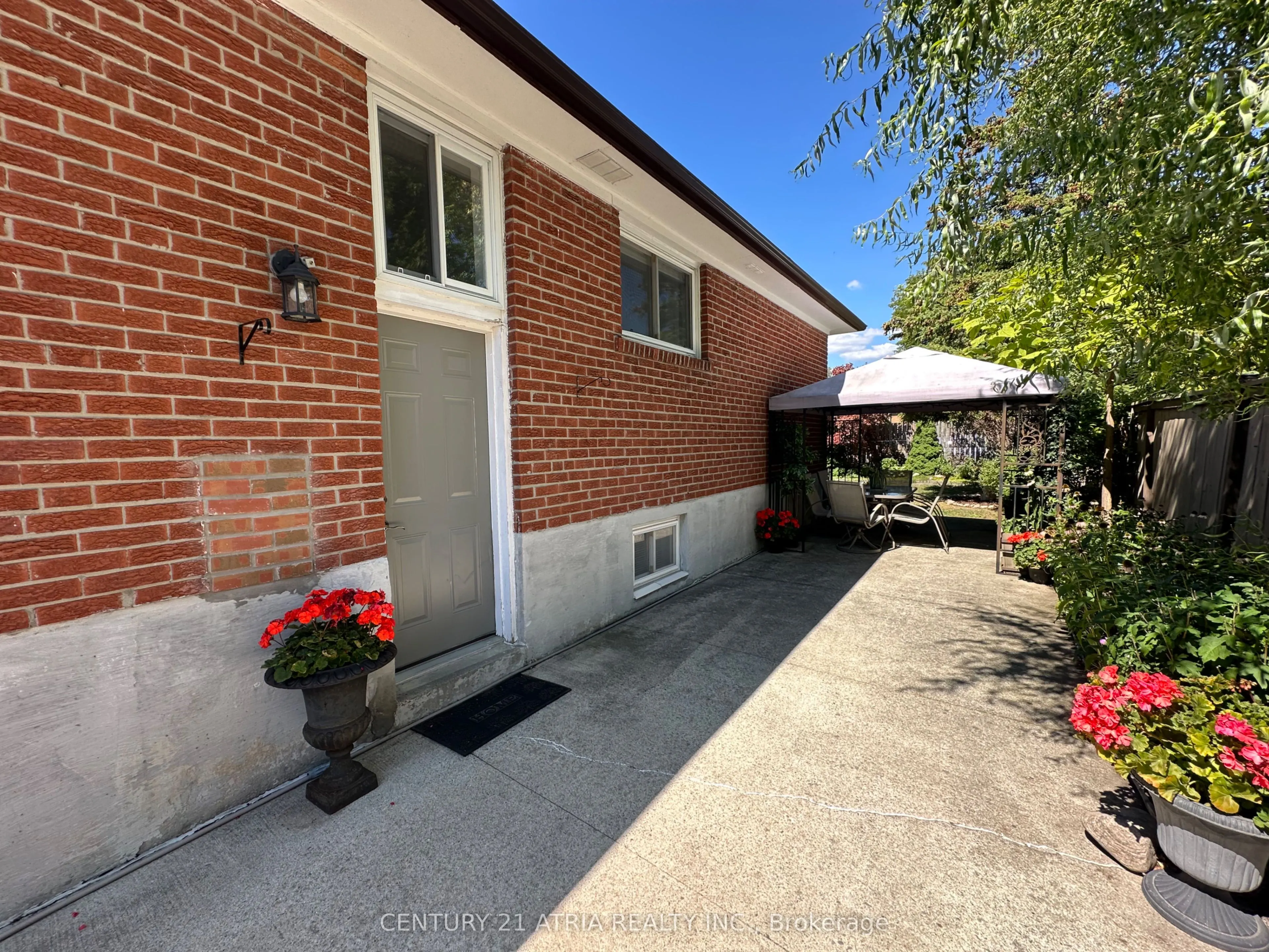 18 Reiber Crescent