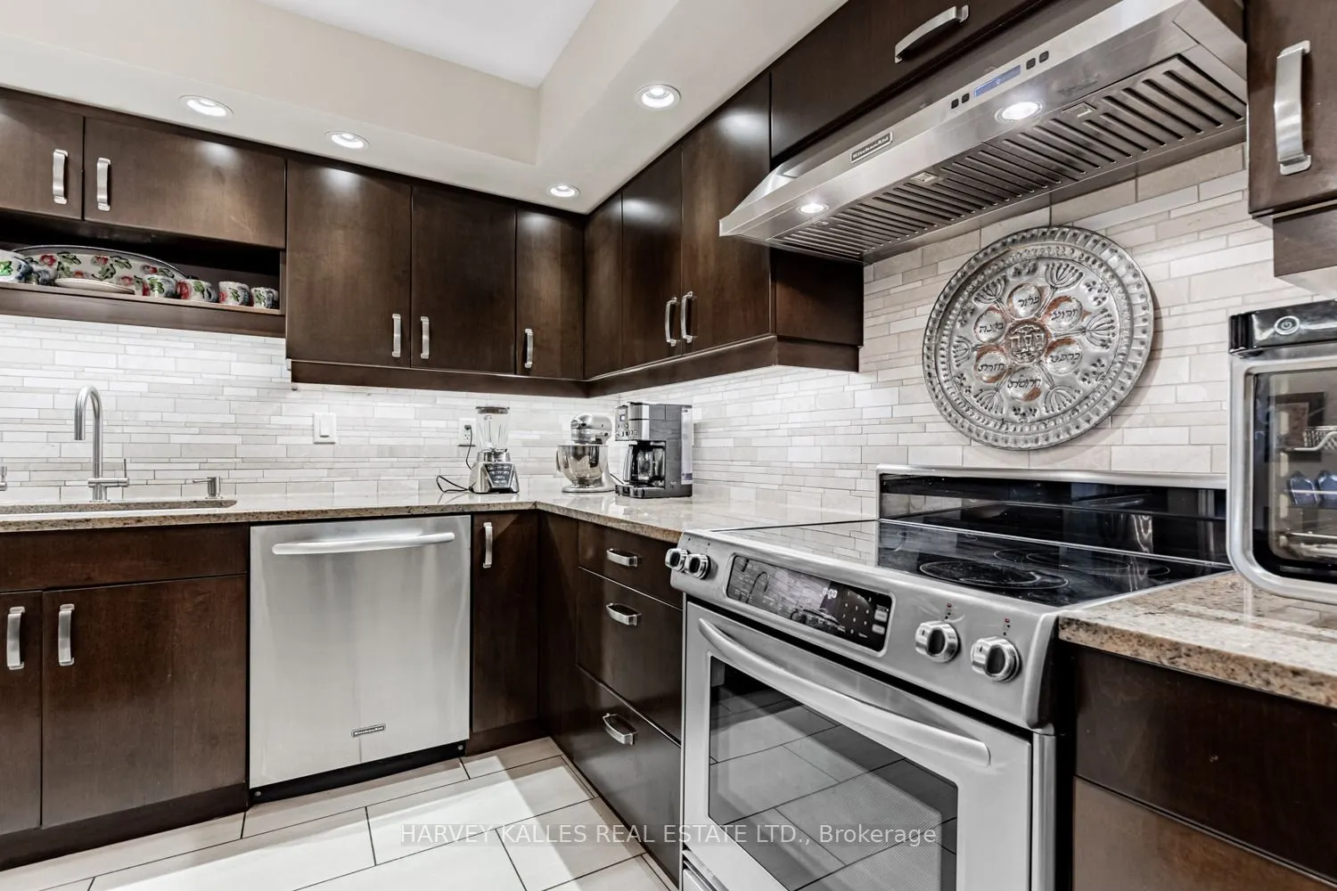 65 Spring Garden Avenue, #906