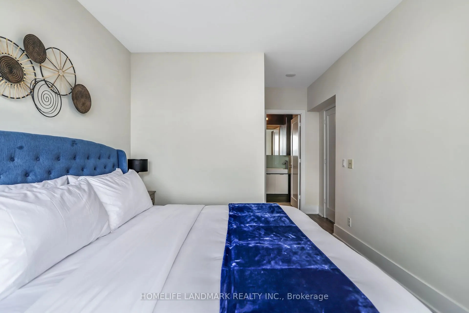 300 Front Street W, #4113