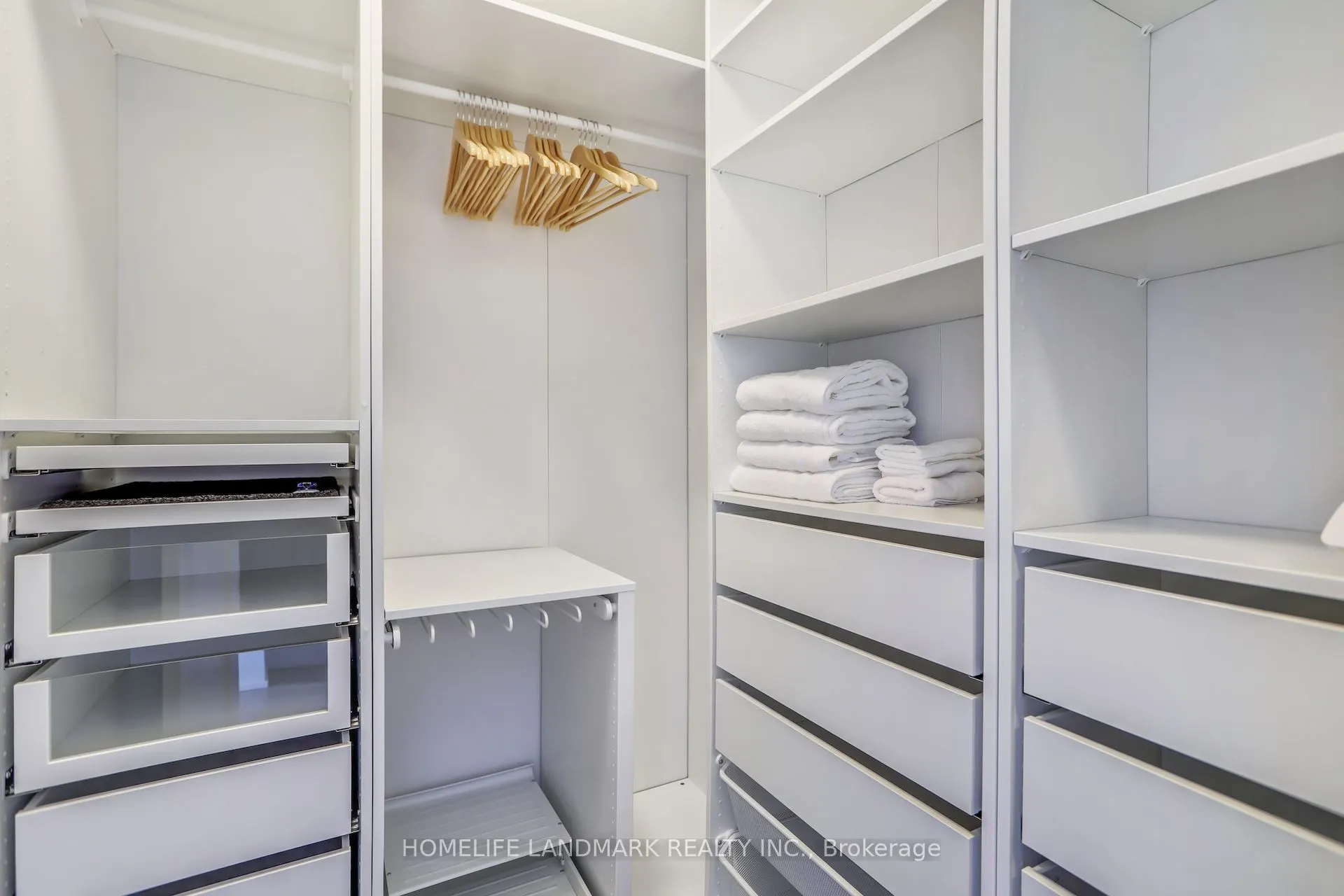 300 Front Street W, #4113