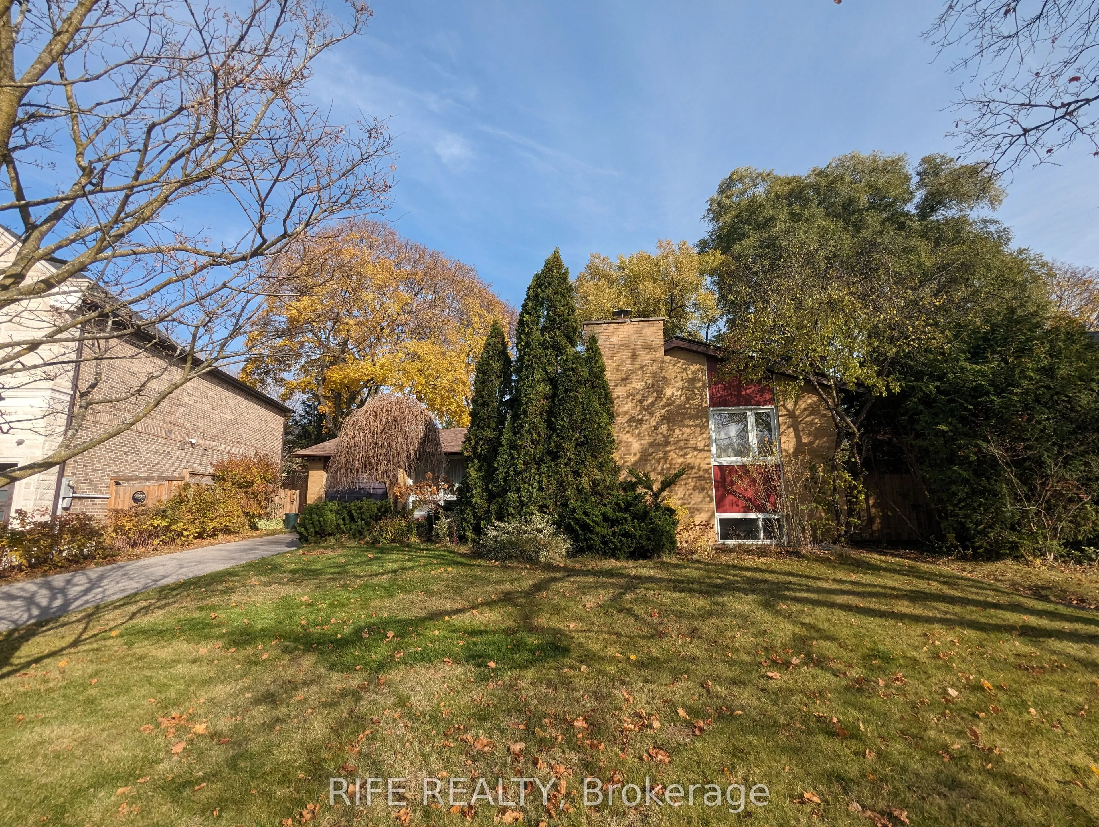34 Laurentide Drive