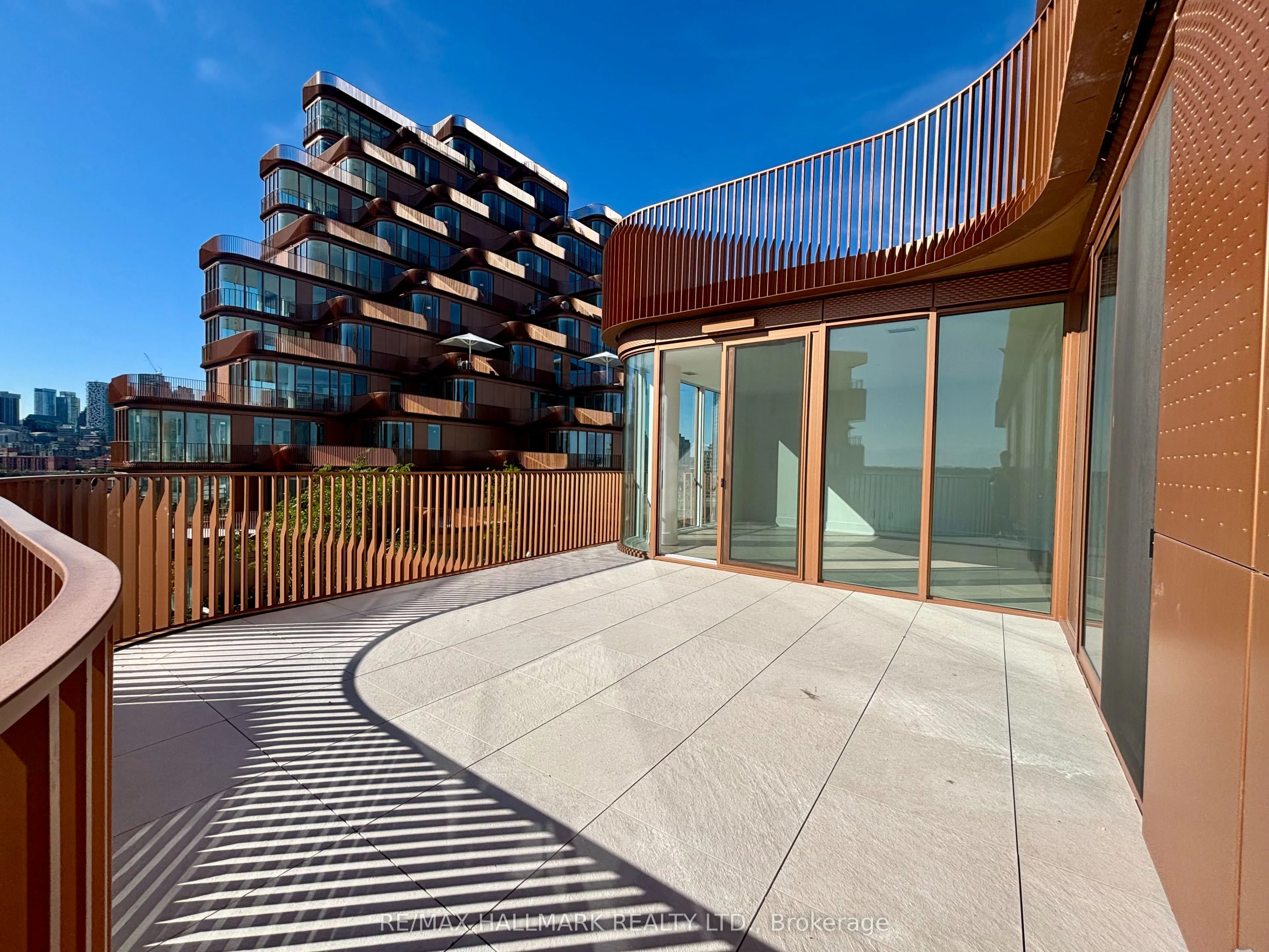 155 Merchants' Wharf, #907
