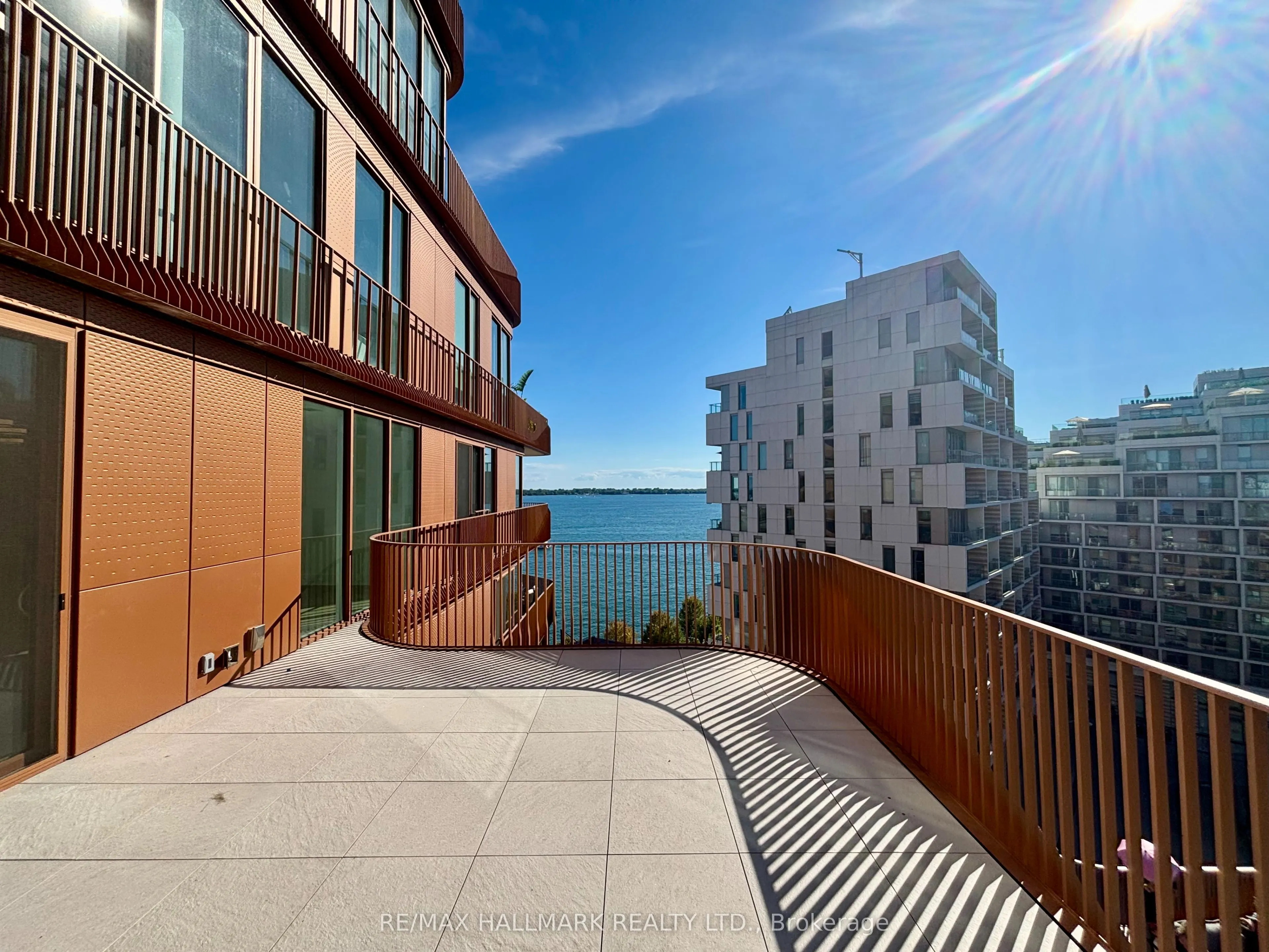 155 Merchants' Wharf, #907
