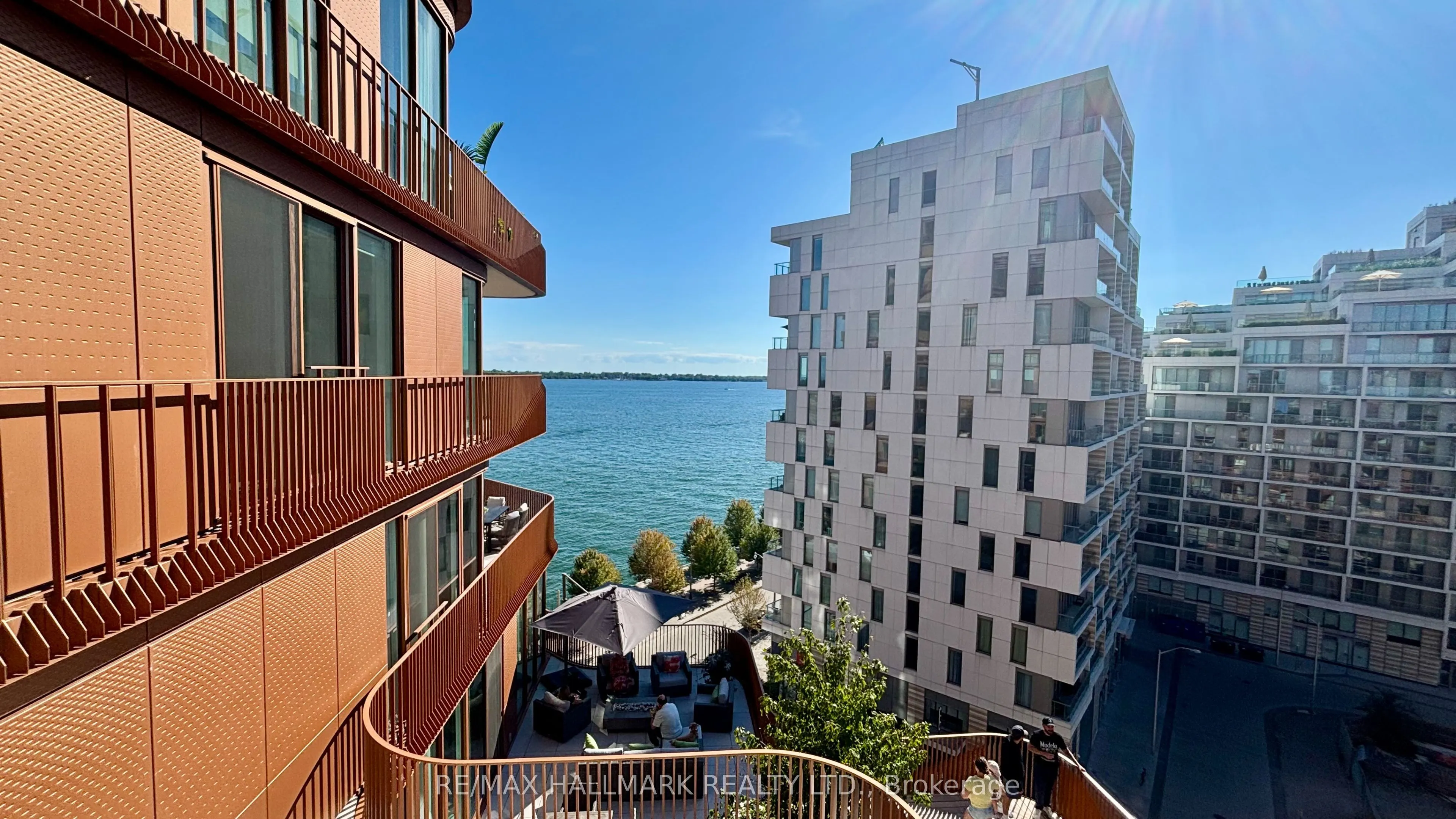 155 Merchants' Wharf, #907