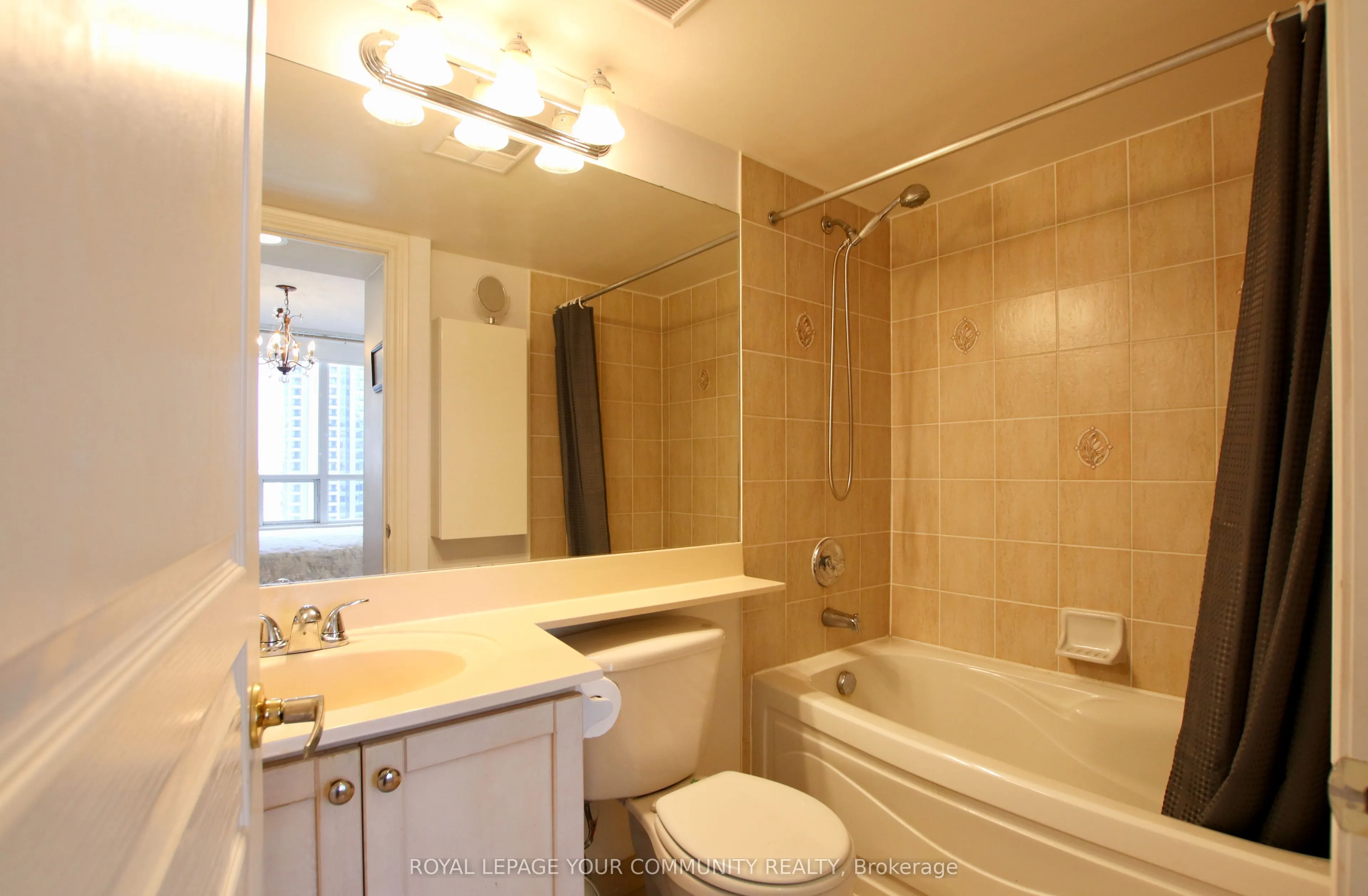 15 Northtown Way, #1629