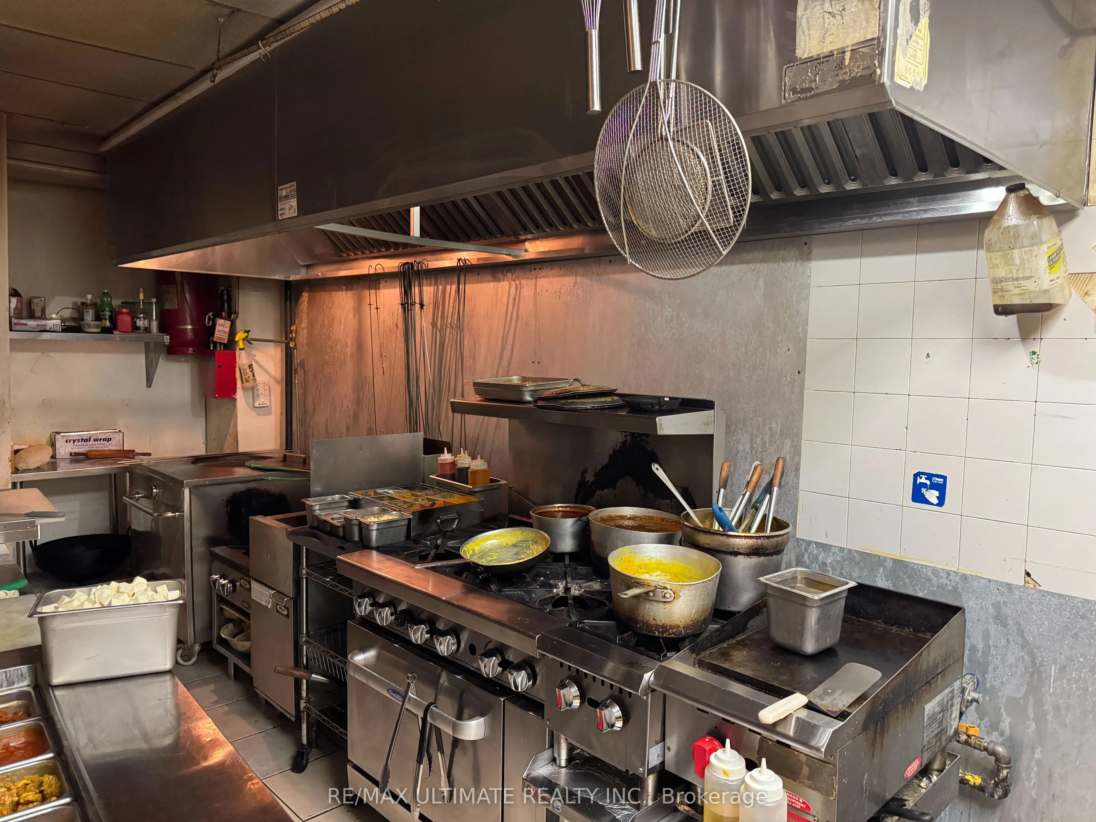 1063 BLOOR Street W