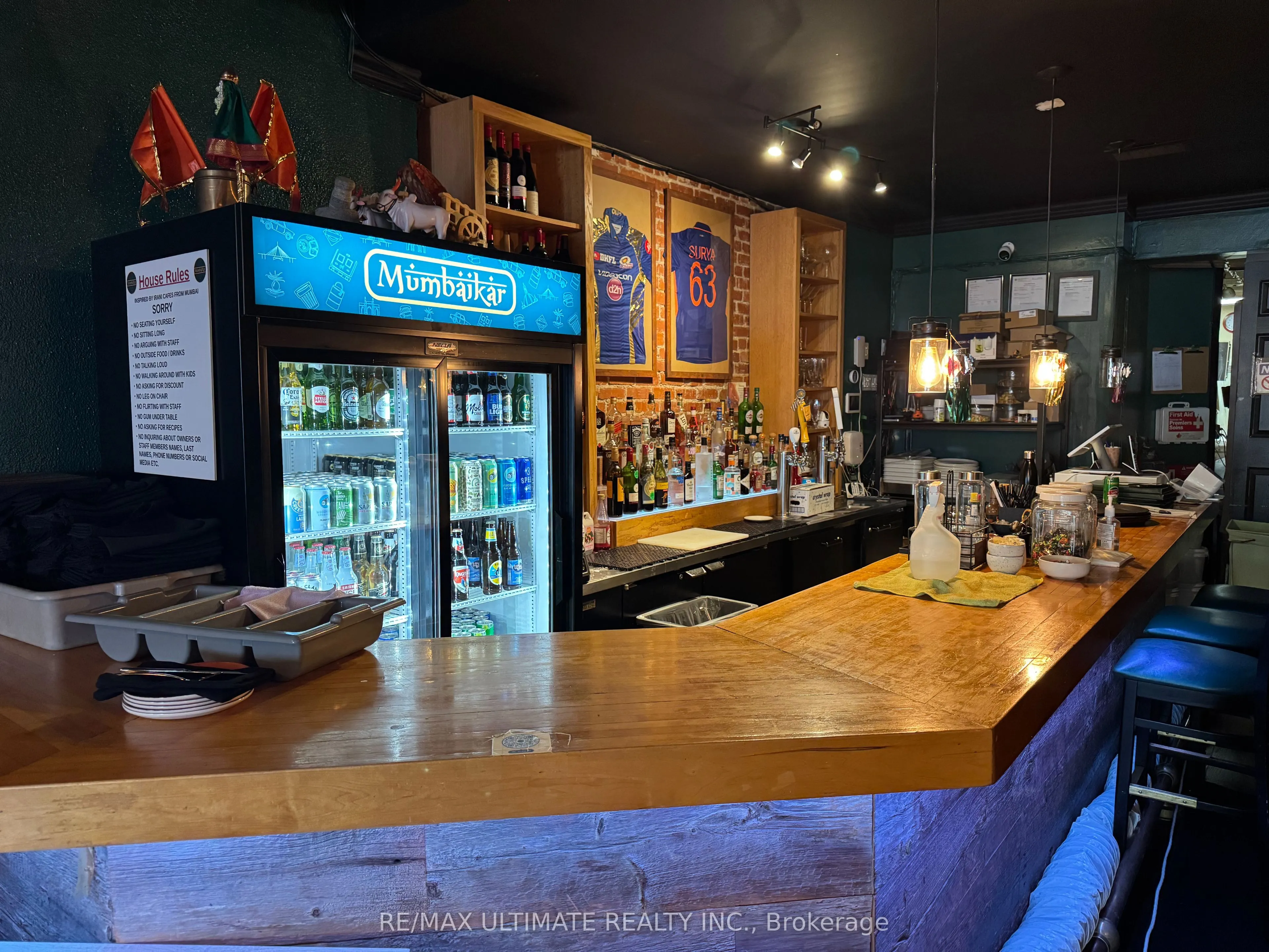 1063 BLOOR Street W