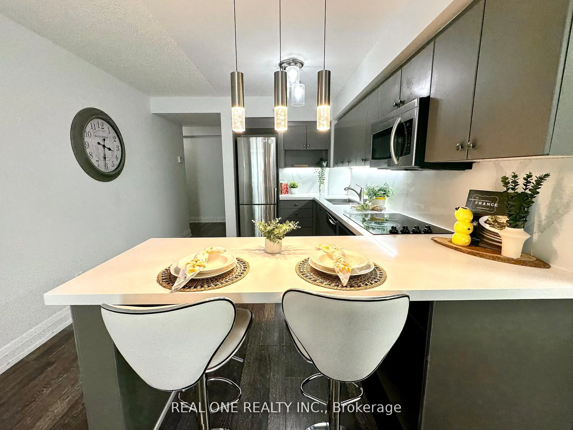 565 Wilson Avenue, #W904
