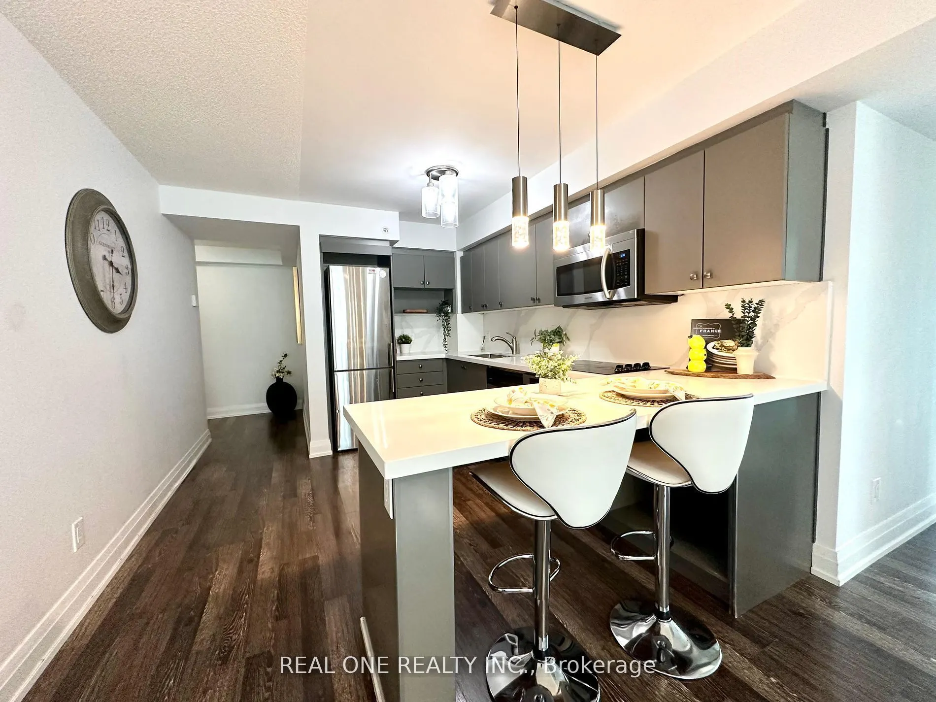 565 Wilson Avenue, #W904