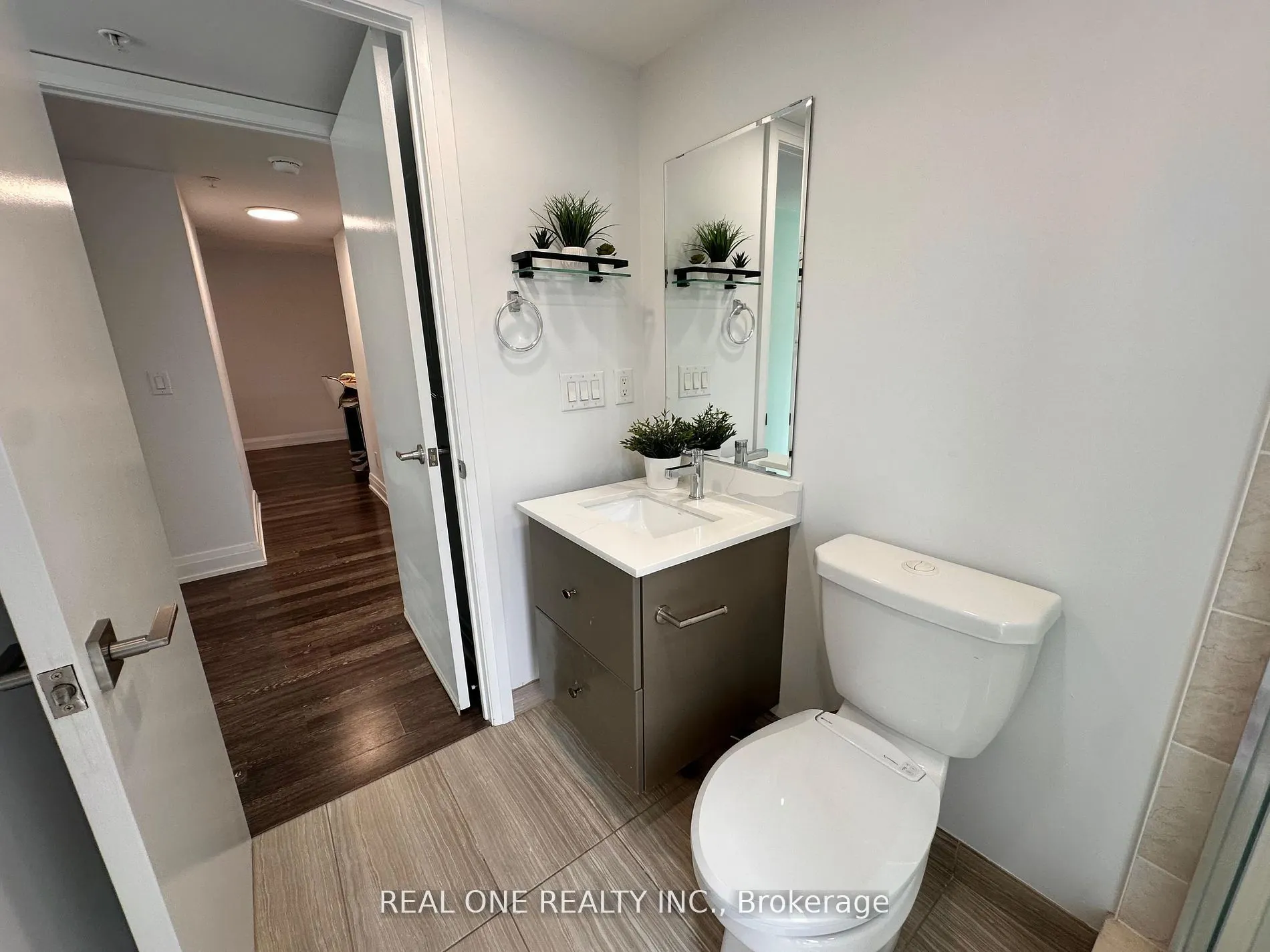 565 Wilson Avenue, #W904