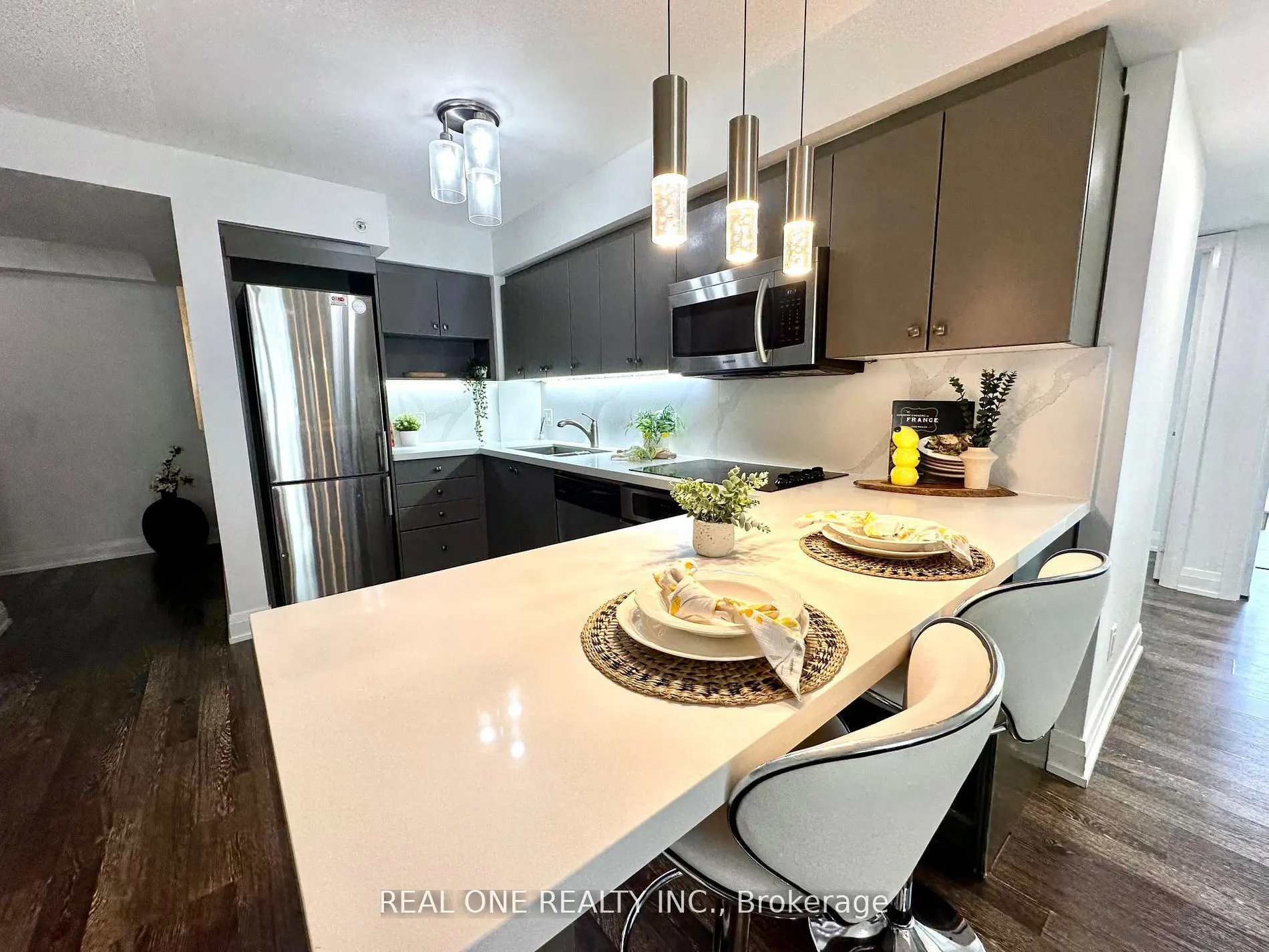 565 Wilson Avenue, #W904