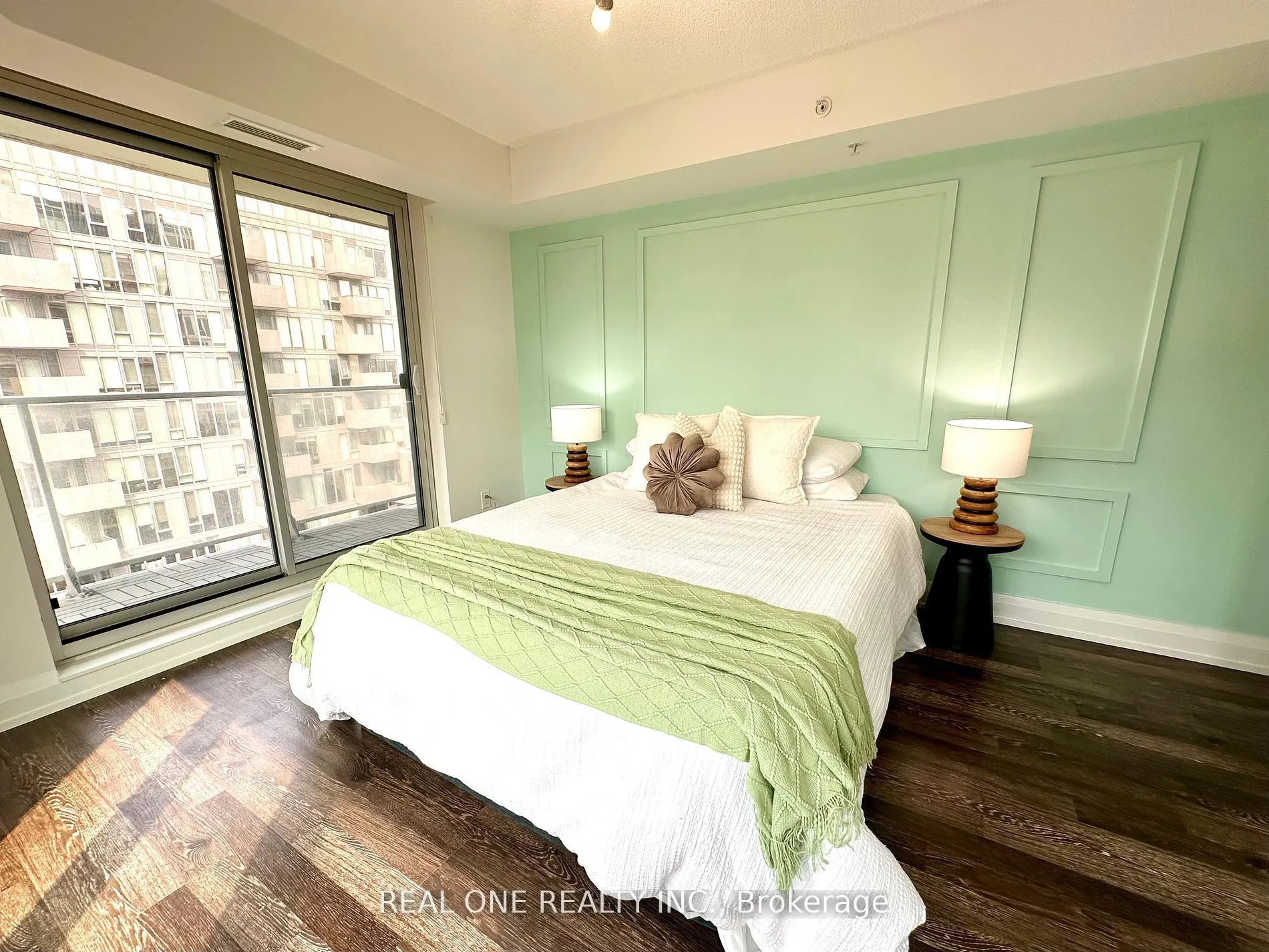 565 Wilson Avenue, #W904